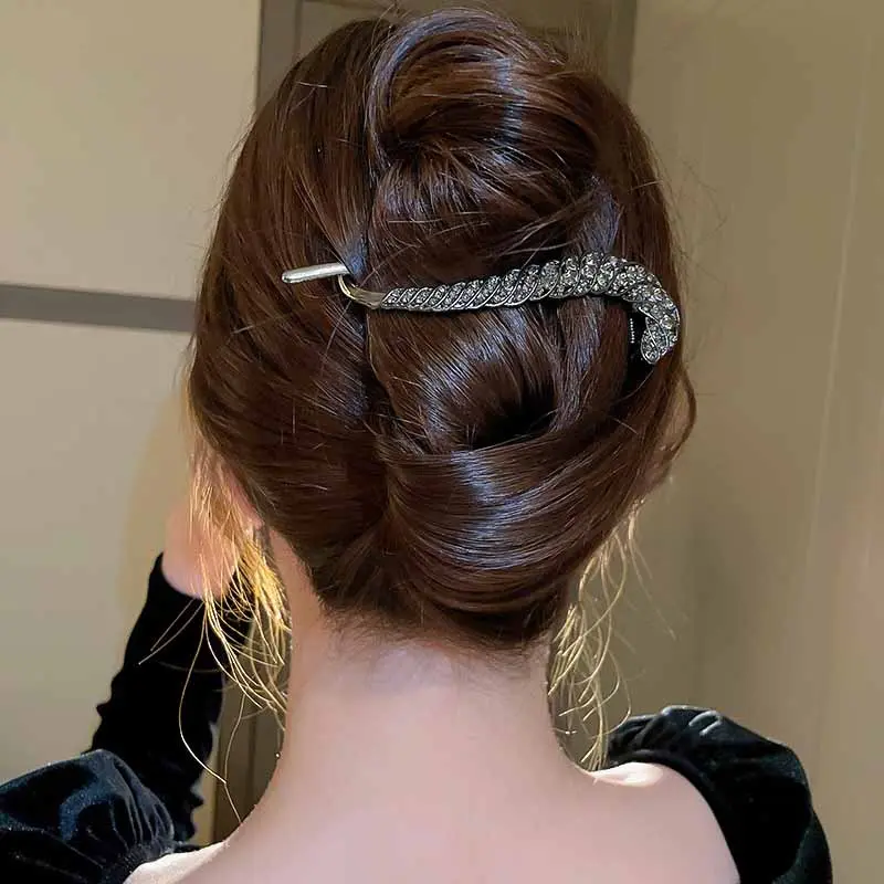 Fashion Luxury Rhinestone Hair Clip Frog Buckle Twisting Hairpin for Women Girls Makeup Washing Face Bangs Ponytail Bun Hairgrip