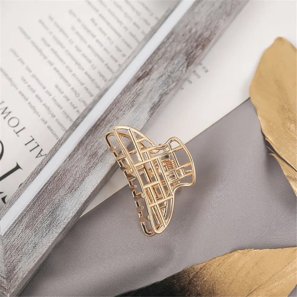 Fashion Heart Shape Metal Claw Clip Simple Geometric Semicircle Oval Hairpin for Women Girls Bath Makeup Ponytail Bun Hair Clip