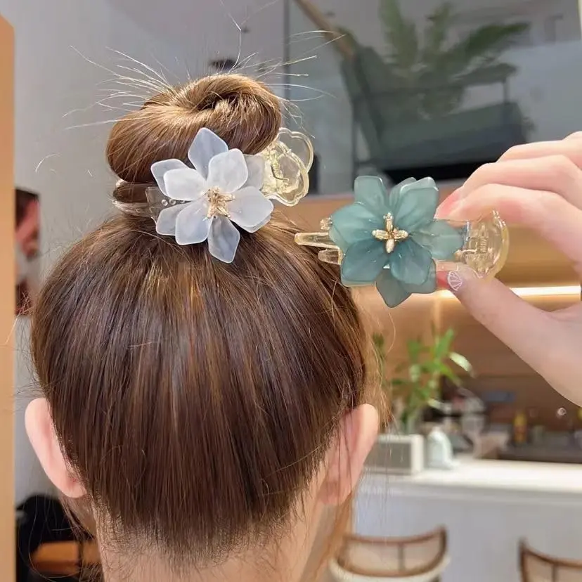 Fashion Solid Color Flower Hair Claw Acrylic Camellia Blossoms Hair Clips for Women Girls Bath Ponytail Bun Hairpins Xmas Gifts