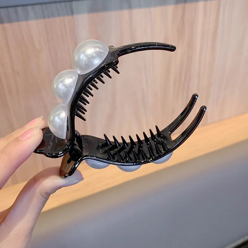 Fashion White Pearl Hair Claw Clip Simple Elegant Acrylic Hairclip for Women Girls Makeup Bath Ponytail Bun Hairpin Aeadwear
