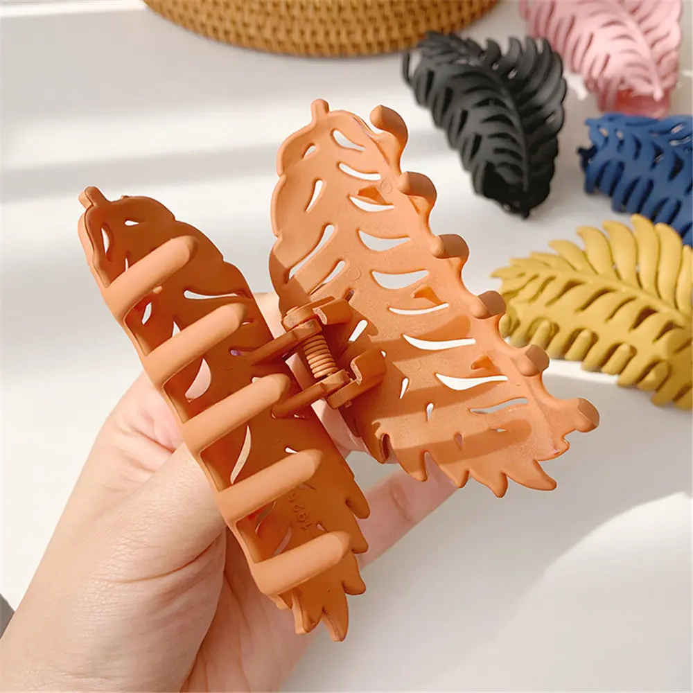 8 Colors Acrylic Shark Jaw Clip Non Slip Leaf Shaped Hair Claw Women Girls Ponytail Holder Hairgrab Summer Casual Headwear