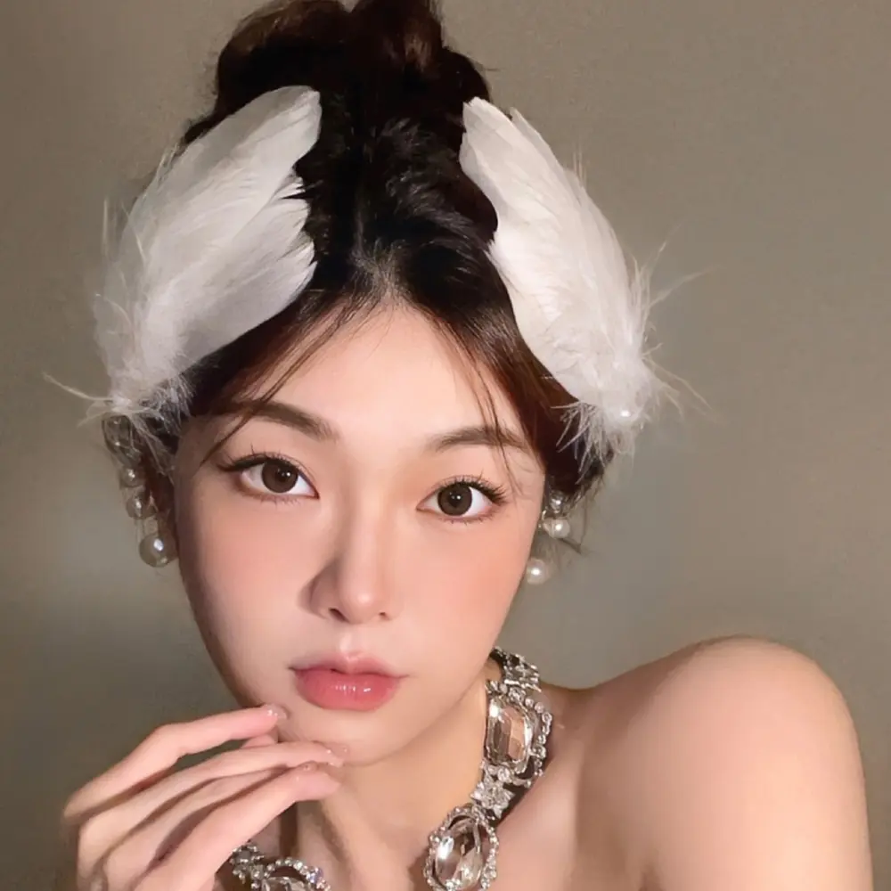 2pcs/Set White Black Color Feather Hair Clips Faux Pearl Metal Duckbill Barrettes Bride Ballerina Stage Hair Pins Girl Headdress