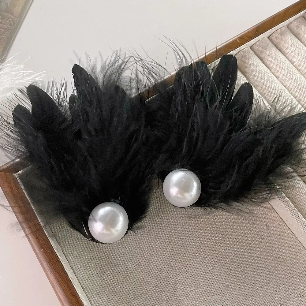 2pcs/Set White Black Color Feather Hair Clips Faux Pearl Metal Duckbill Barrettes Bride Ballerina Stage Hair Pins Girl Headdress
