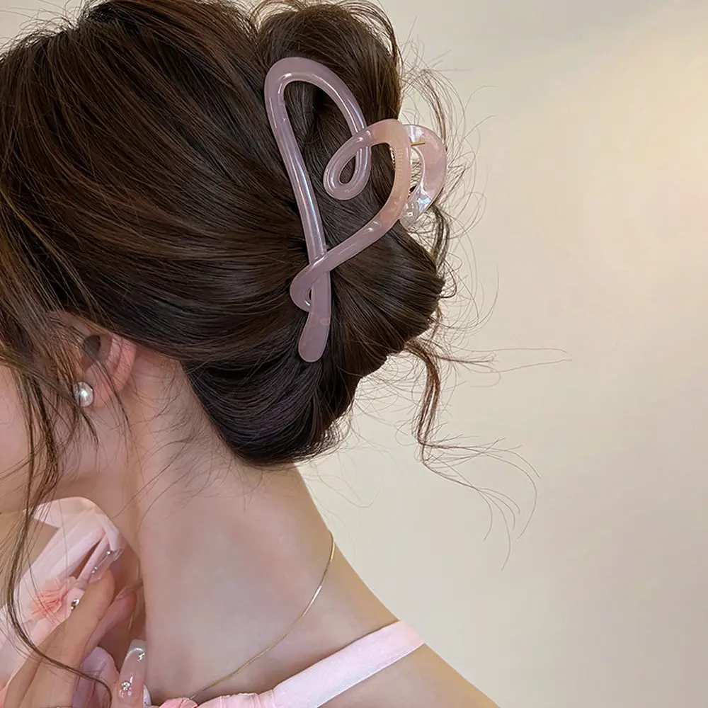 Elegant Heart Shaped Hair Claw Strong Hold Acrylic Shark Clips For Women Girls Thick Ponytail Holder Summer Beach Party Headwear