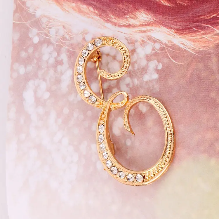 New Fashion Rhinestone 26 English Letters Pin Golden Color Brooches Trend Personality Clothing Accessories Women Gifts,1 Piece