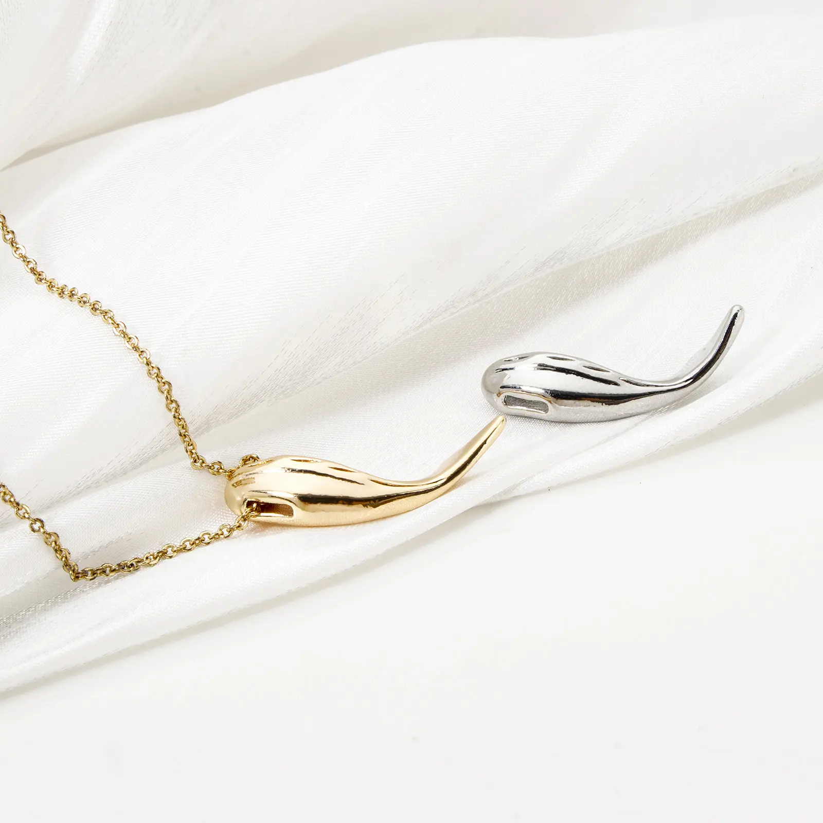 5 Piece Brass Ocean Jewelry Charms Gold Plated Whale Animal 3D Pendants For DIY Bracelet Necklace Jewelry Making 25mm x 11mm