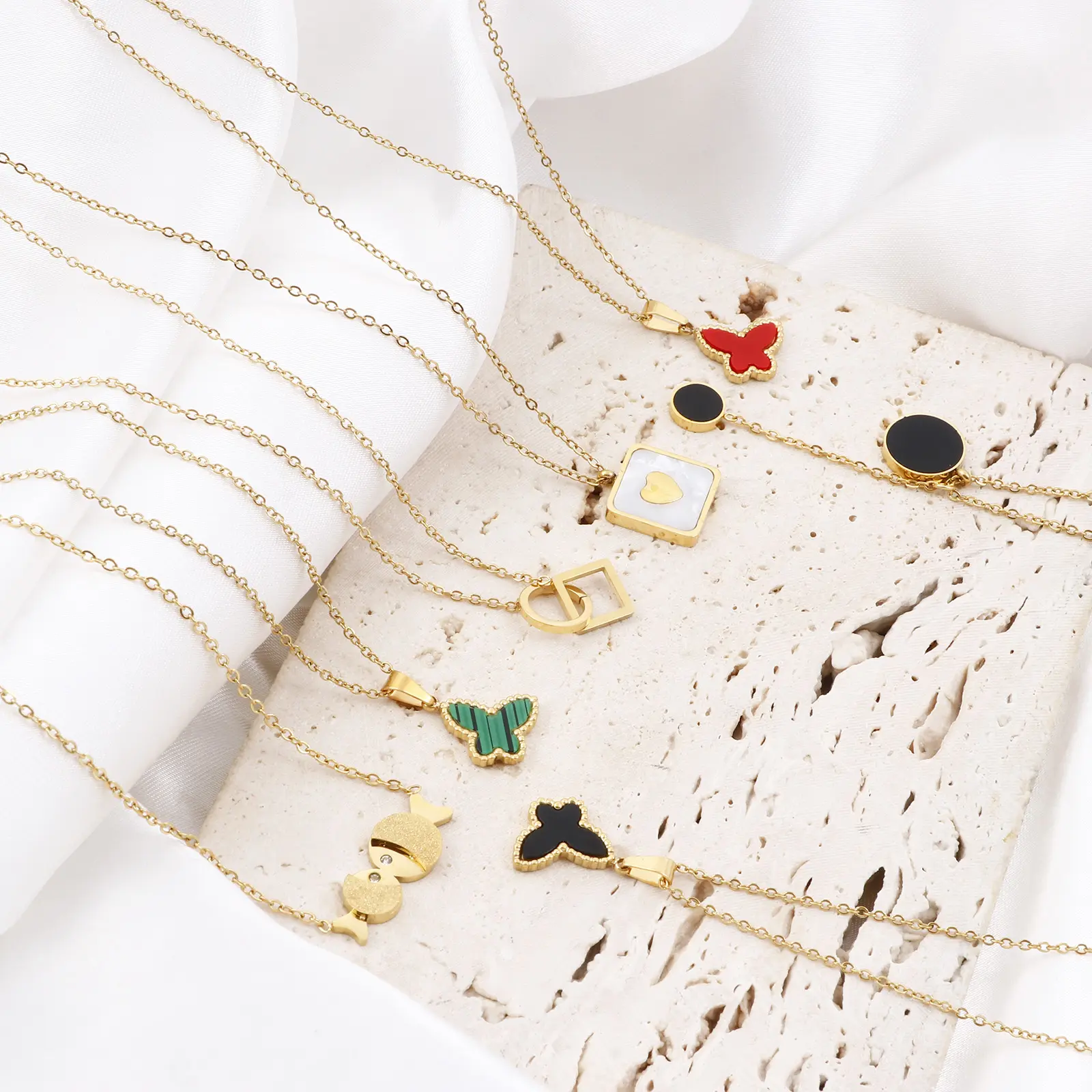 1Piece 304 Stainless Steel Butterfly Animal Charms Necklace Stylish Link Cable Chain Pendant Necklace Gold Color Fashion Jewelry