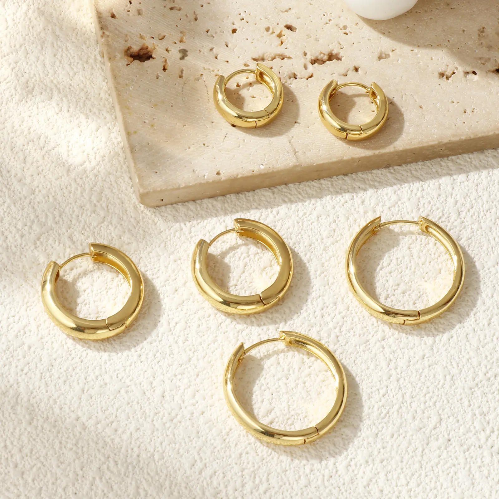 1 Pair Minimalist Exquisite 18K Gold Plated Brass Hoop Earrings For Women Men Party Gift