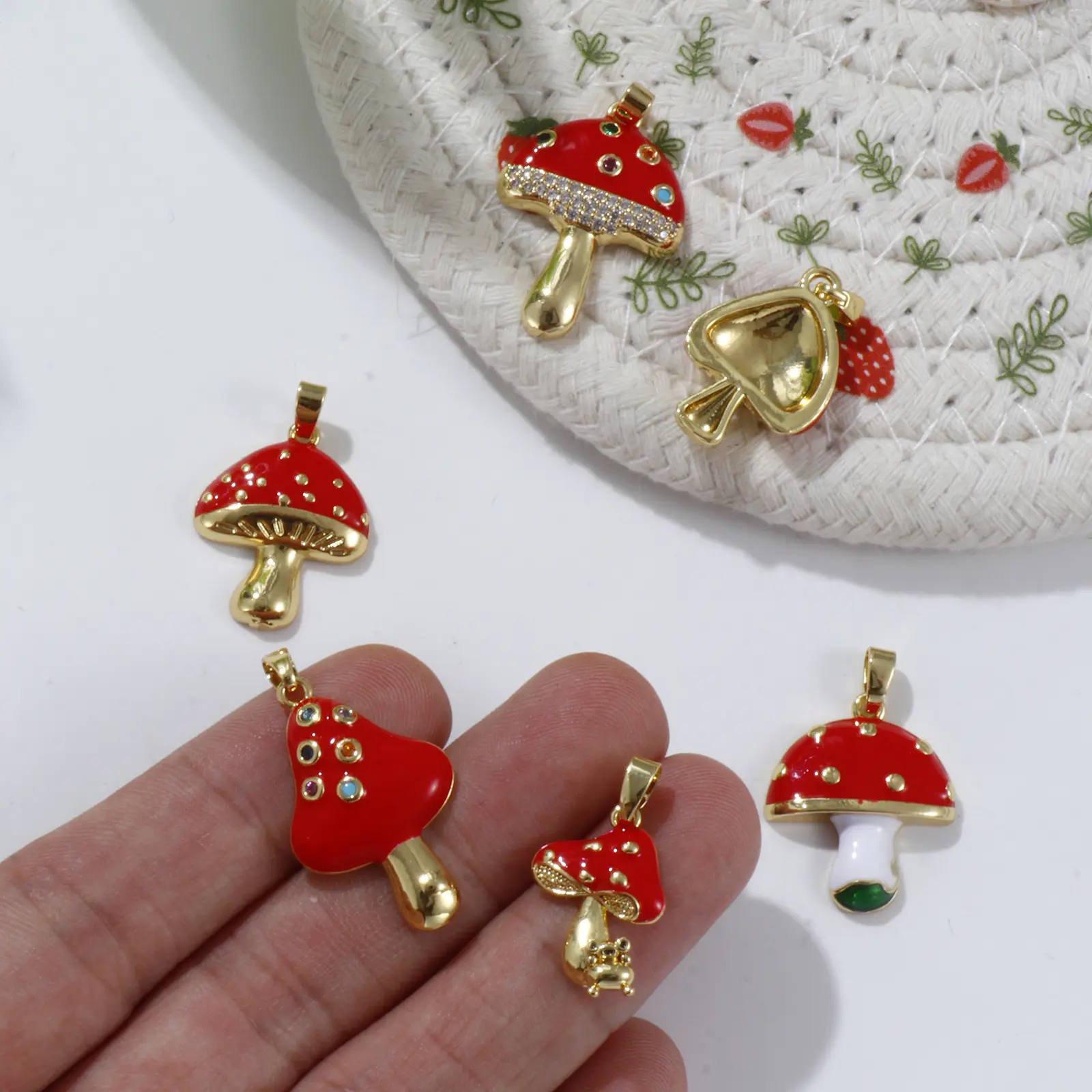 2 PCs Brass Charm Pendant 18K Real Gold Plated Red Mushroom Enamel Pendants For Necklace Bracalet Jewelry Making Findings