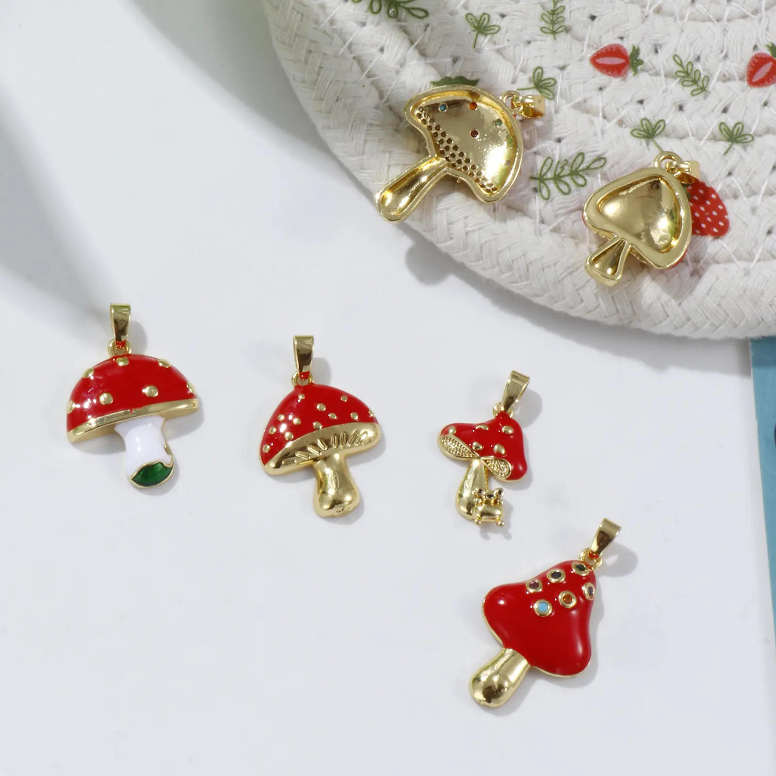 2 PCs Brass Charm Pendant 18K Real Gold Plated Red Mushroom Enamel Pendants For Necklace Bracalet Jewelry Making Findings