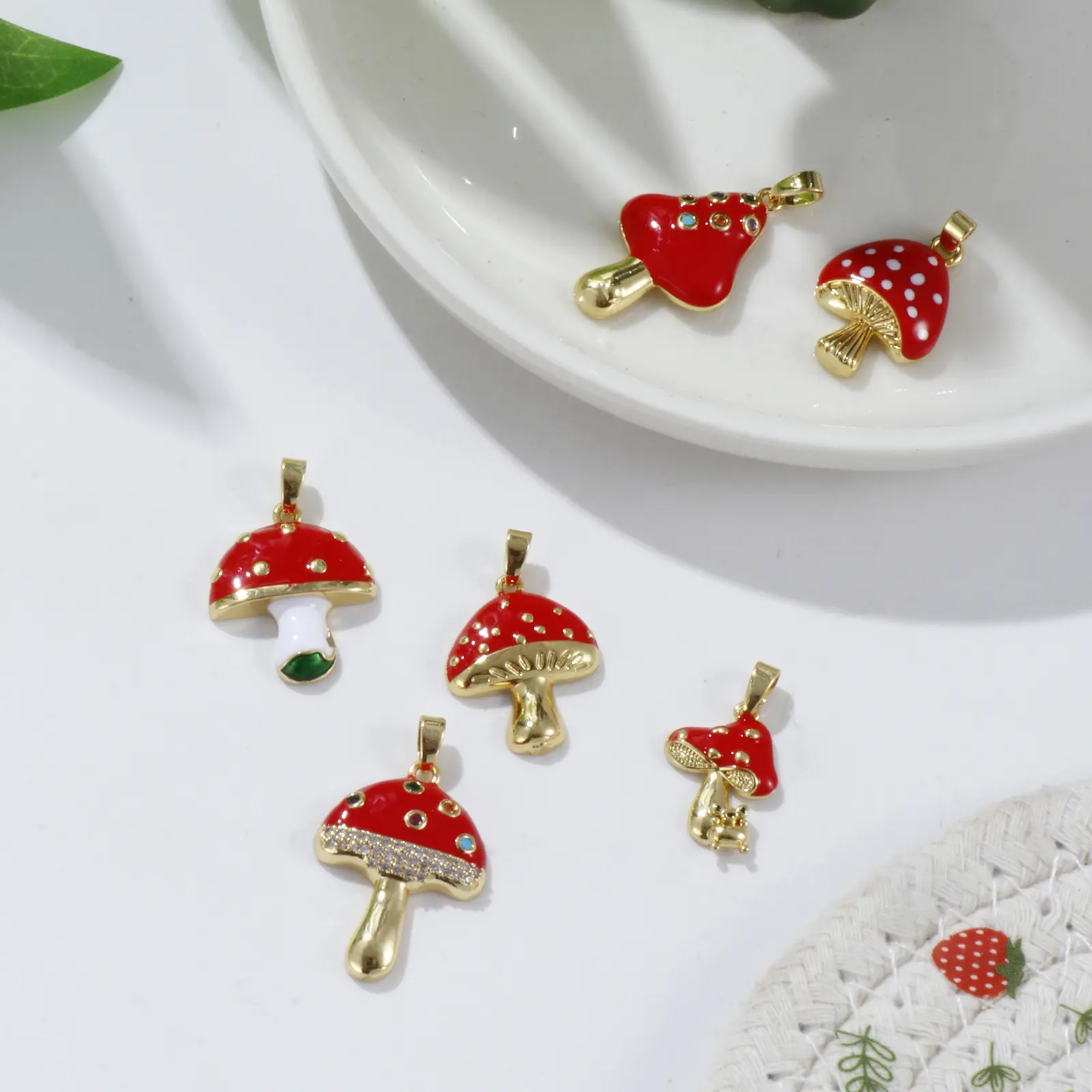 2 PCs Brass Charm Pendant 18K Real Gold Plated Red Mushroom Enamel Pendants For Necklace Bracalet Jewelry Making Findings