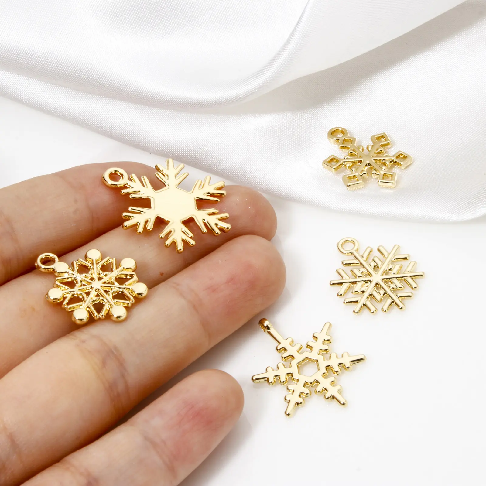 10 PCs Zinc Based Alloy Weather Collection Charms 18K Real Gold Plated Christmas Snowflake Pendants DIY Earrings Necklace Making