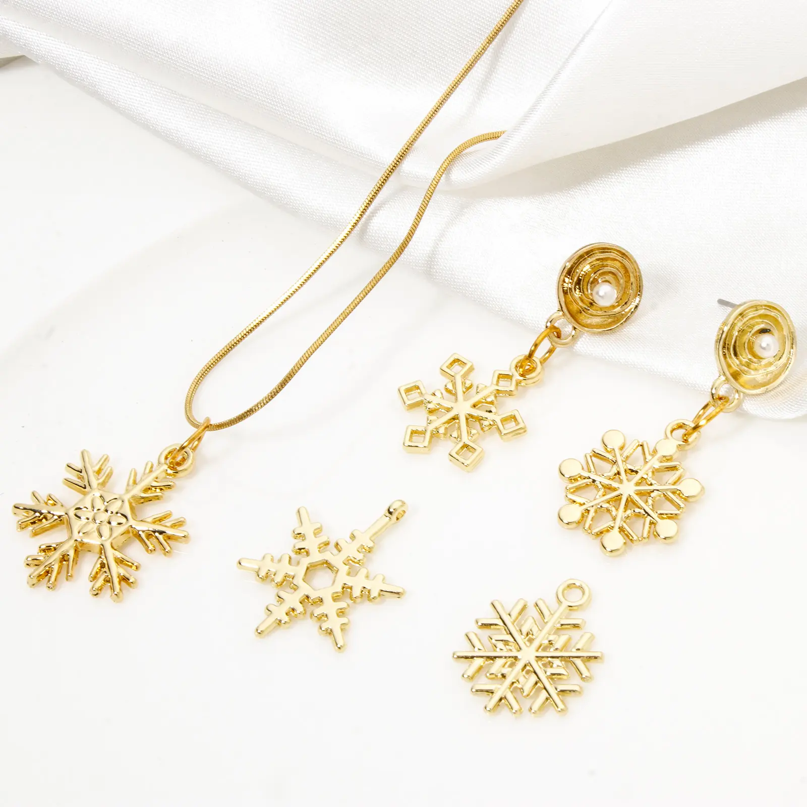 10 PCs Zinc Based Alloy Weather Collection Charms 18K Real Gold Plated Christmas Snowflake Pendants DIY Earrings Necklace Making