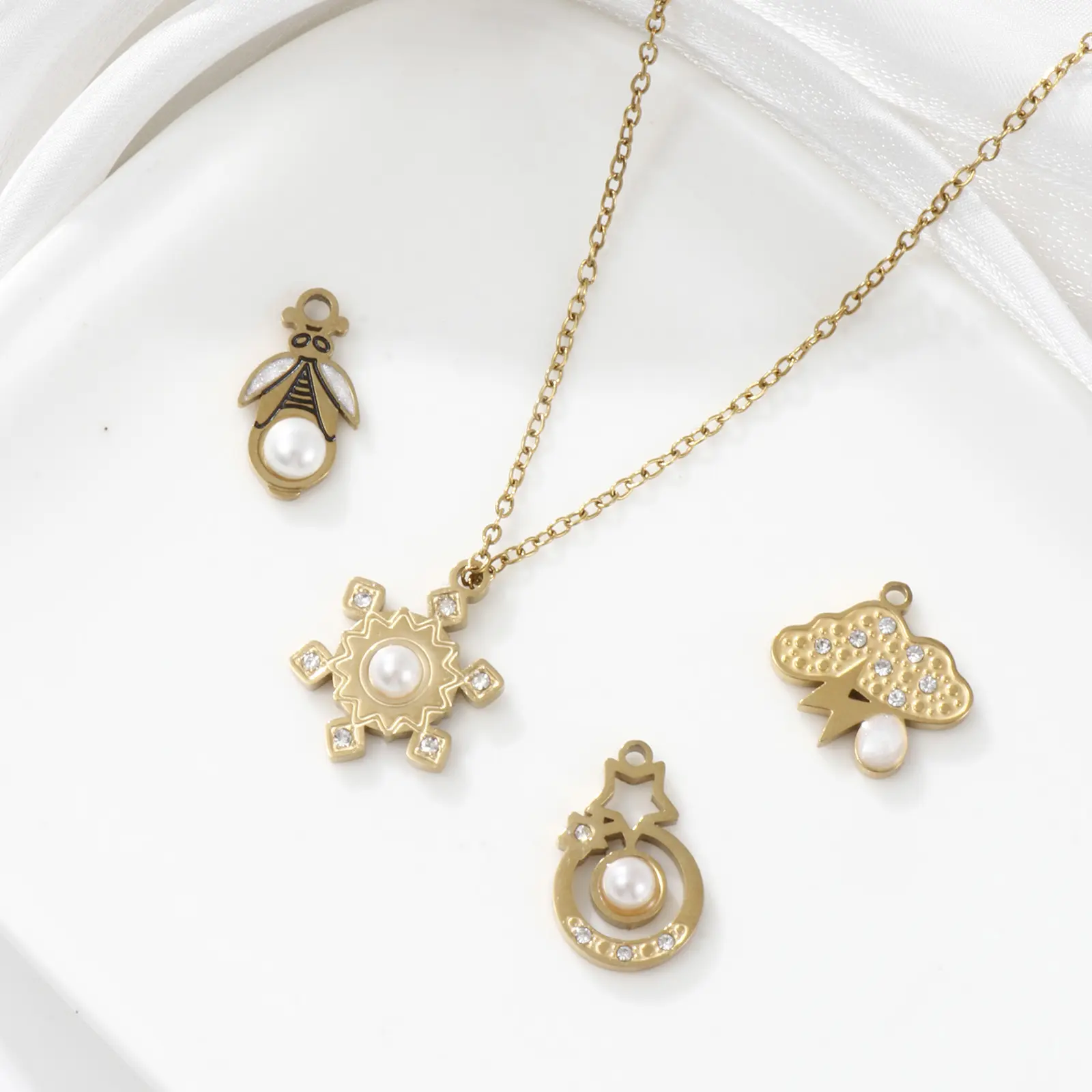 2 Piece 304 Stainless Steel Cloud Pendant For Jewelry Making 18K Gold Plated Acrylic Imitation Pearl Snowflake Necklace DIY