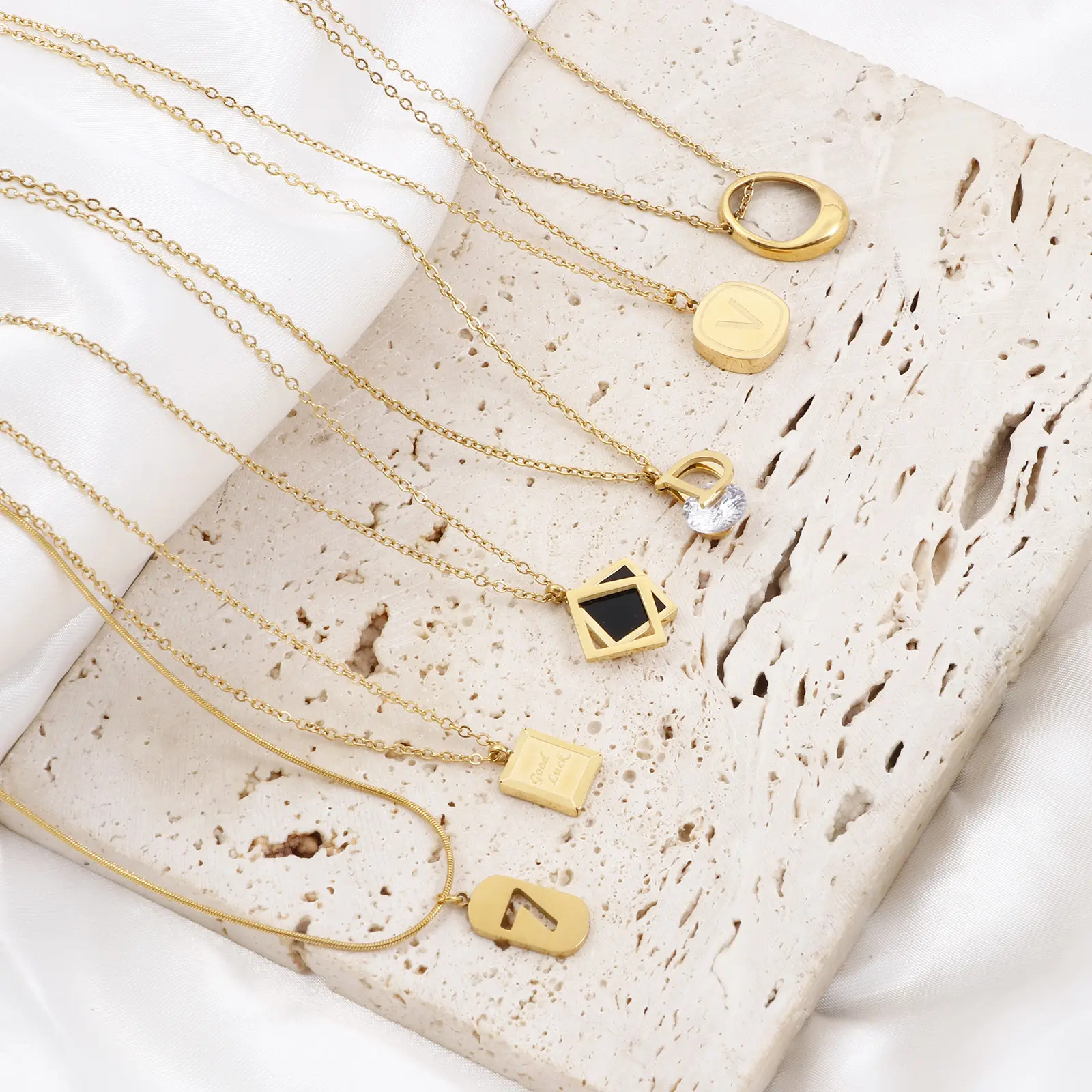 1 Piece Fashion 304 Stainless Steel Link Cable Chain Necklace Gold Color Oval Pendant Necklace For Women Party Jewelry Gifts