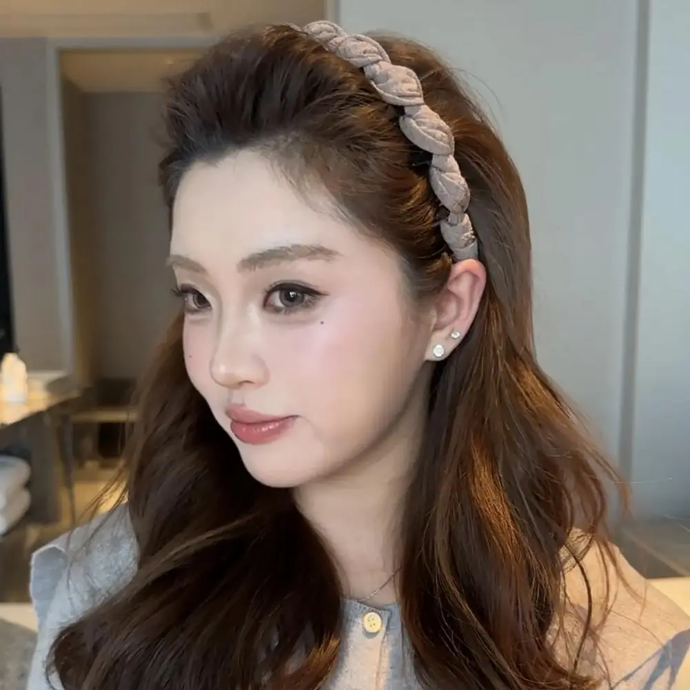 Everyday Headband Fabric Headband Stylish Twist Design Women's Hair Hoop with Anti-slip Teeth for Comfortable Lightweight Wear