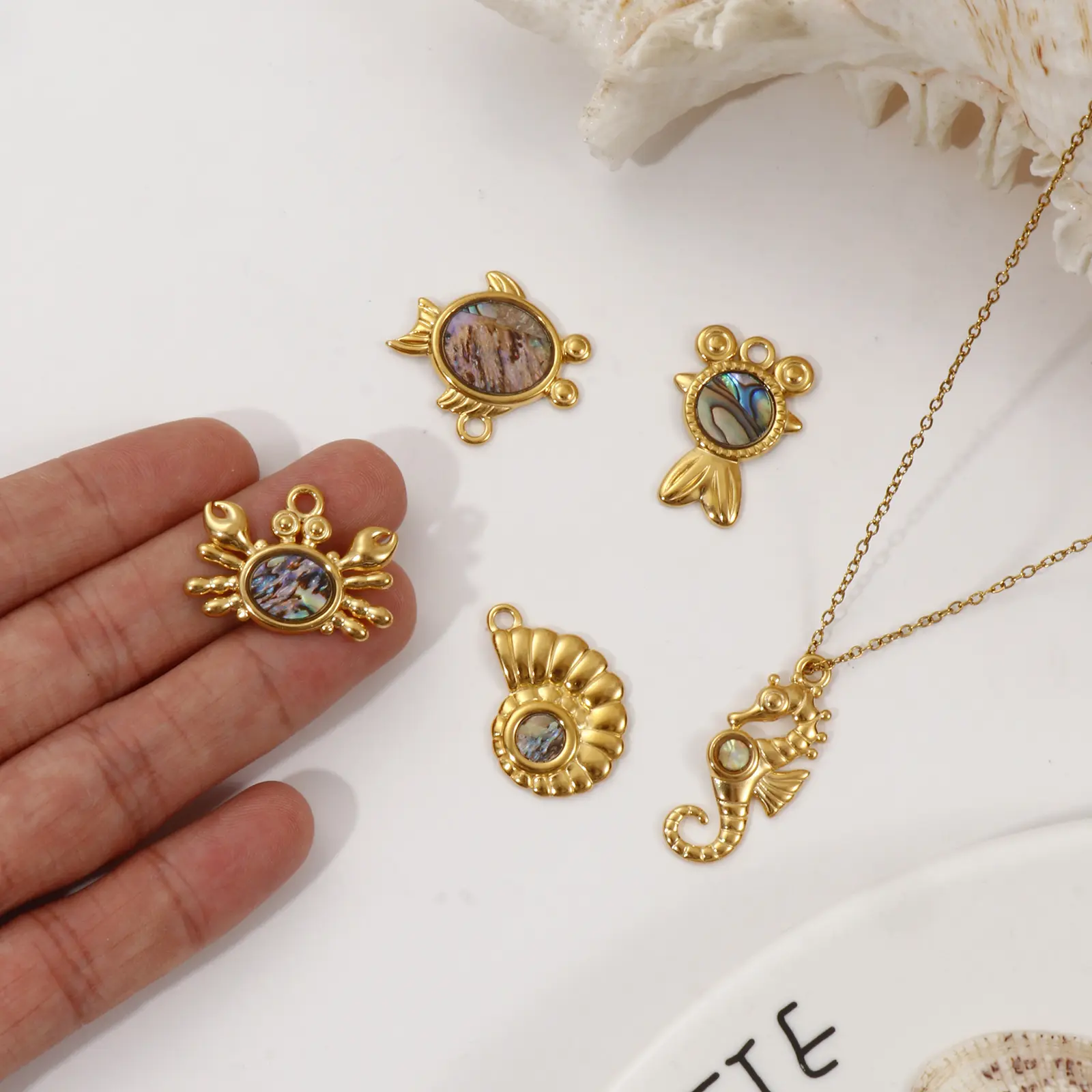 2 Pcs Ocean Jewelry Charms 304 Stainless Steel & Natural Shell 18k Real Gold Plated Conch Crab Seahorse Goldfish Pendant DIY