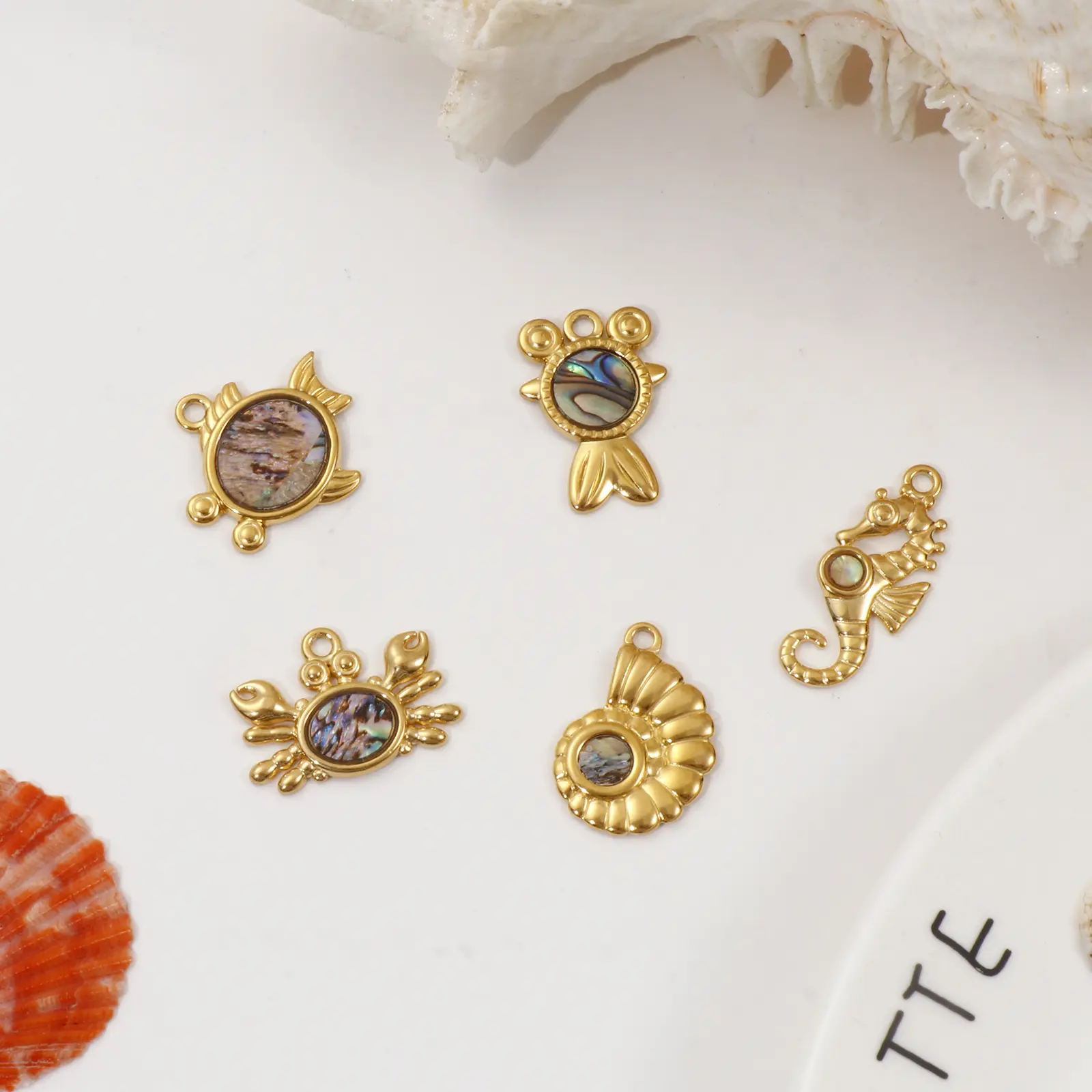 2 Pcs Ocean Jewelry Charms 304 Stainless Steel & Natural Shell 18k Real Gold Plated Conch Crab Seahorse Goldfish Pendant DIY