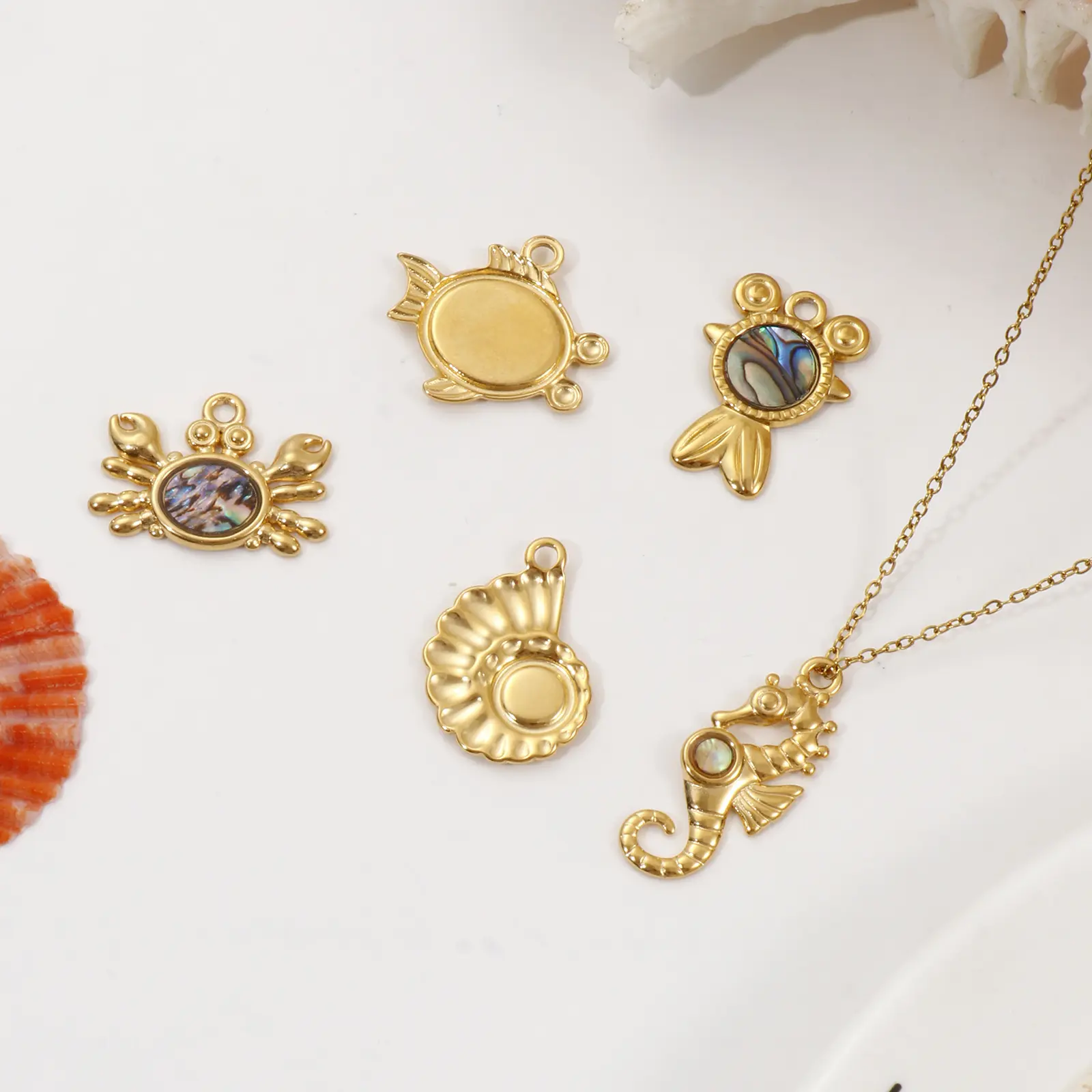 2 Pcs Ocean Jewelry Charms 304 Stainless Steel & Natural Shell 18k Real Gold Plated Conch Crab Seahorse Goldfish Pendant DIY