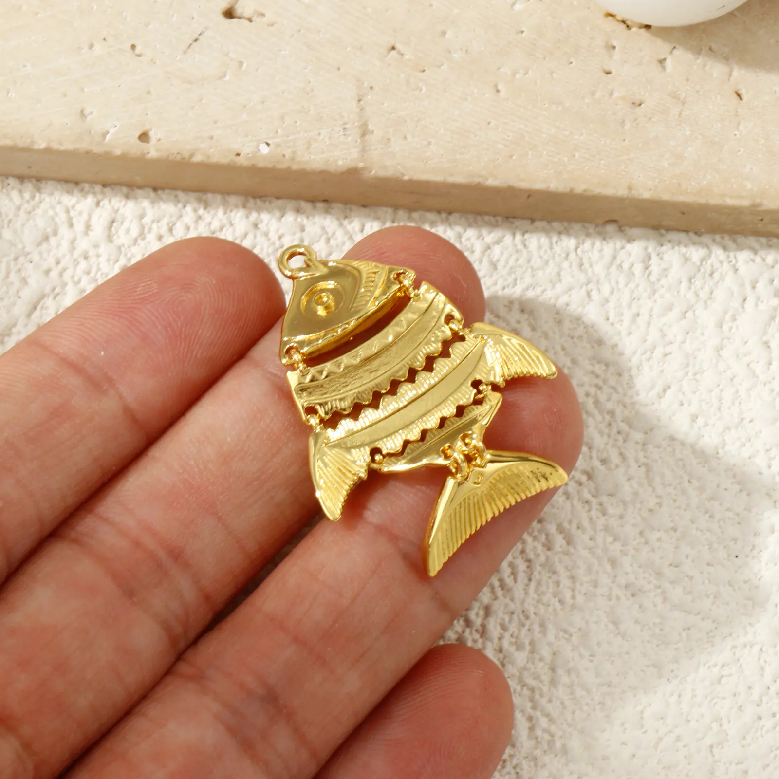 1 Piece Brass Ocean Jewelry Fish Pendants 18K Gold Plated Stripe Movable Charms For DIY Necklace Jewelry Making 3.7cm x 2.4cm