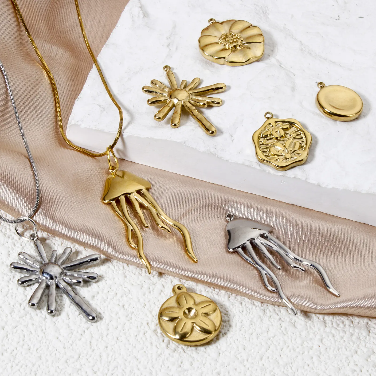 1 Piece 304 Stainless Steel Charms 14K Real Gold Plated Jellyfish Daisy Flower Pendants For DIY Necklace Jewelry Making