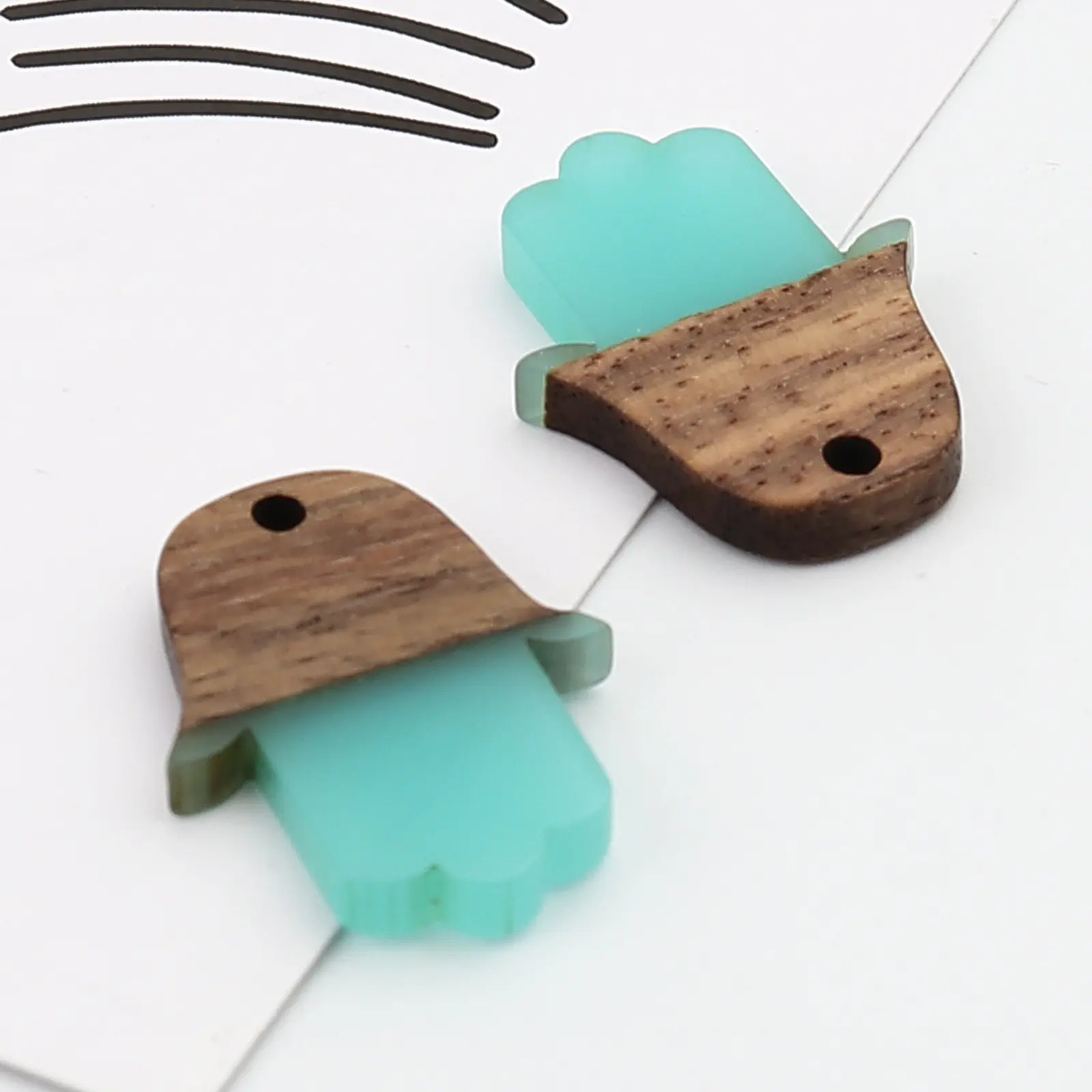 5PCs/lot Vintage Resin Wood Pendant (Religious Series) The Hand of Fatima Charm Rectro Jewelry Necklace Accessories Gift 25x18mm