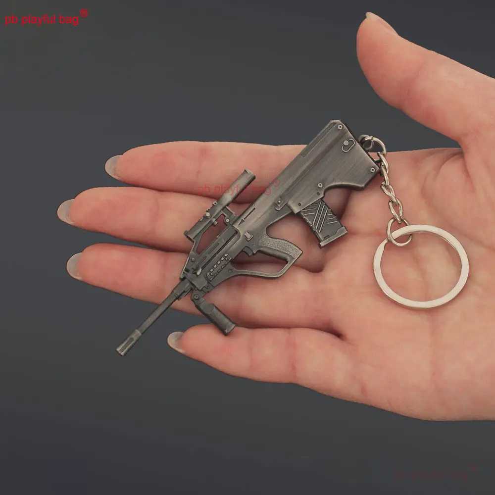 9cm Mini AUG Rifle Model Keychain Alloy Gun Toy Backpack Pendant Decoration Game Weapon Collection Kids Christmas Gifts ZG380