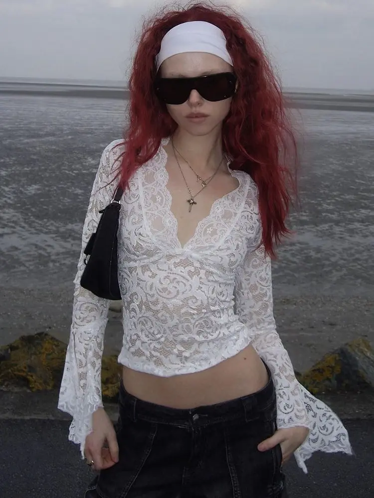 Sexy deep V Slim Fit Versatile Short Style With Exposed Navel Lace Long Sleeved Spicy Girl Style Lace Top