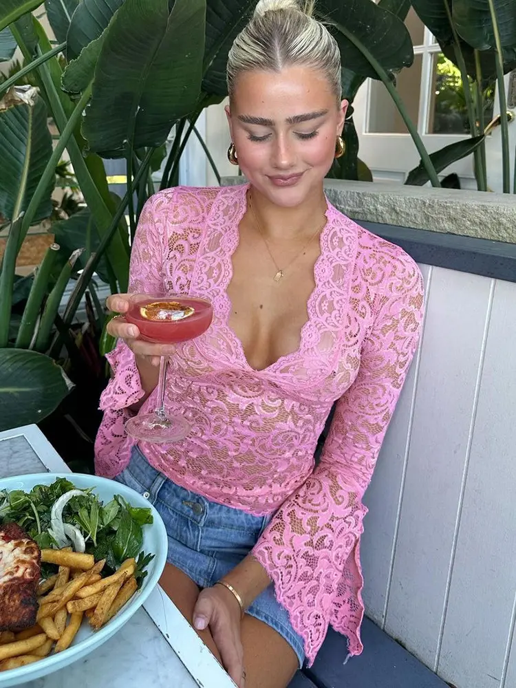 Sexy deep V Slim Fit Versatile Short Style With Exposed Navel Lace Long Sleeved Spicy Girl Style Lace Top