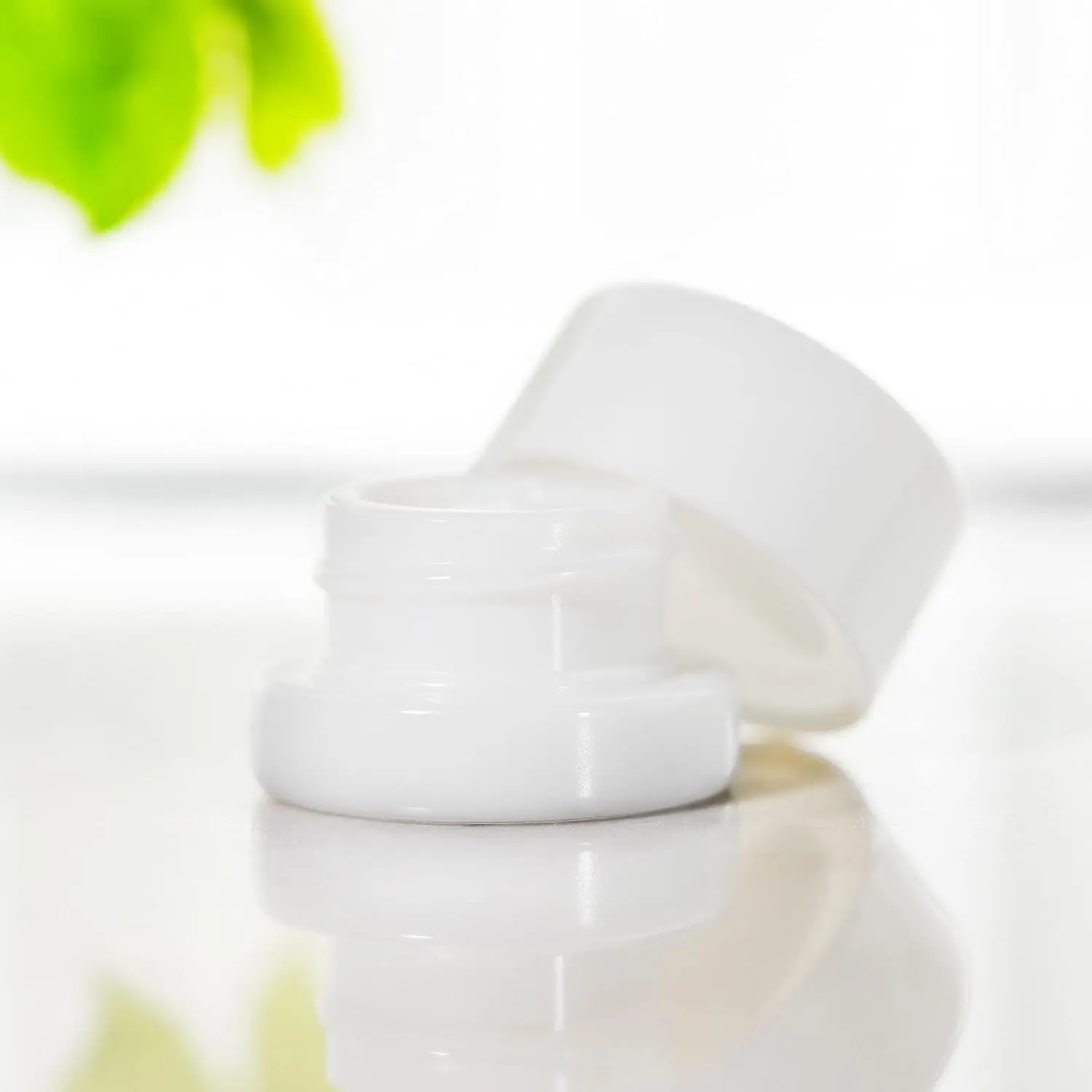 (200 Pack) 5ml Thick White Glass Jars with White Child Resistant Lids - UV Resistant - Storage for Oil, Lip Balm, Wax, Cosmetics