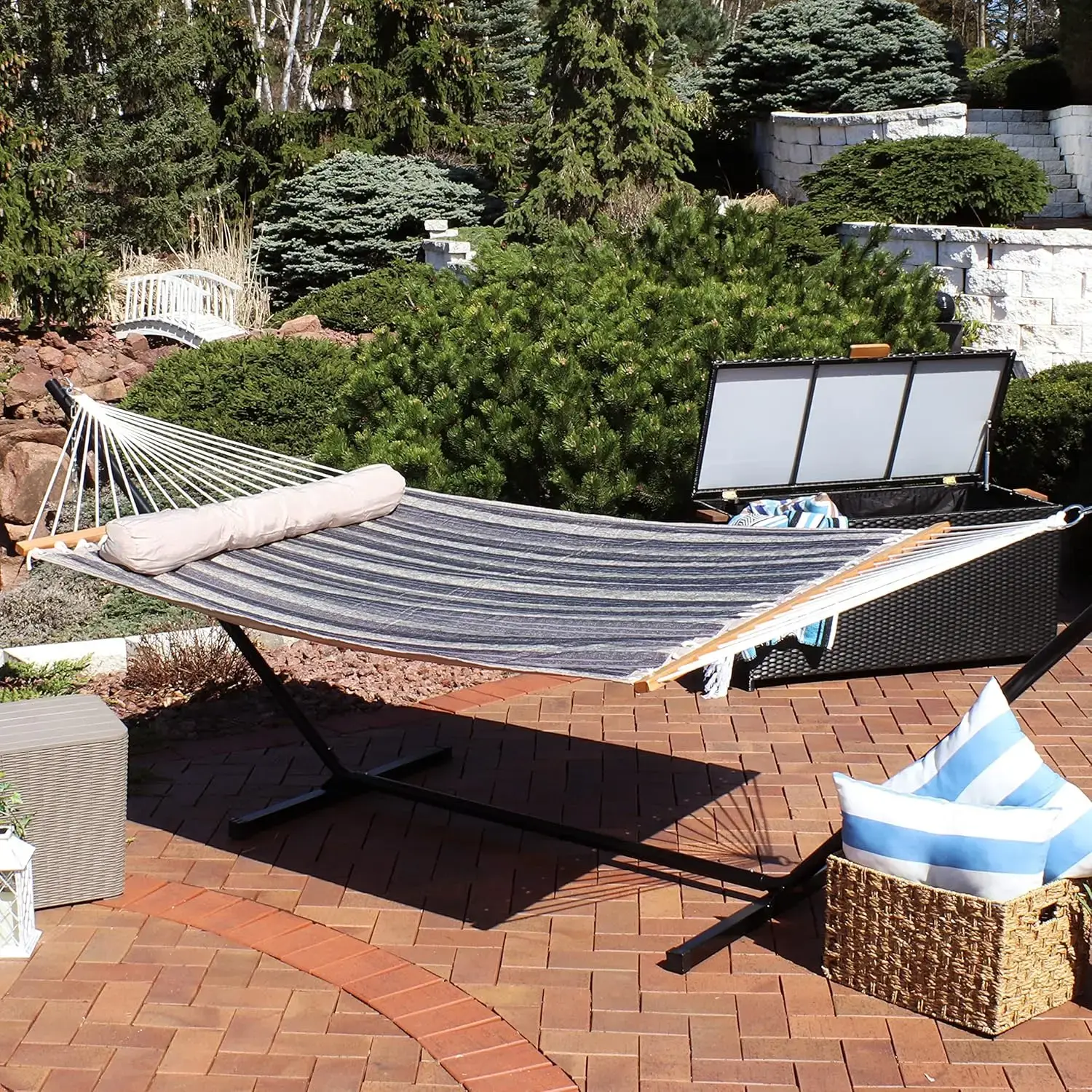 Quilted Outdoor Hammock with Spreader Bars - Heavy-Duty 450-Pound Capacity Double Hammock for Outside - Mountainside