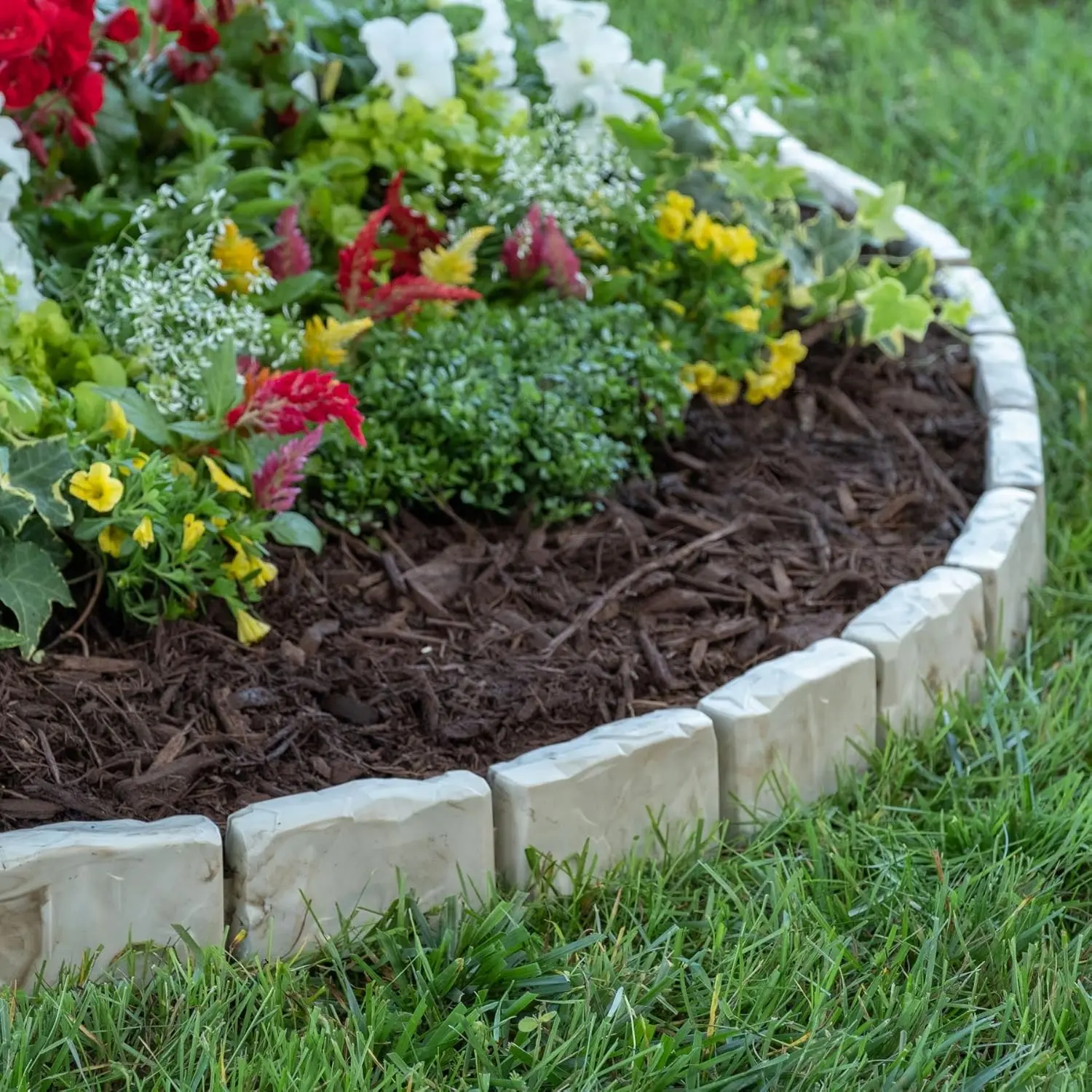 No-Dig Landscape Edging with Anchoring Spikes, 2.7 in Tall Decorative Stone-Look Garden Border, 15 Foot Kit, Brown