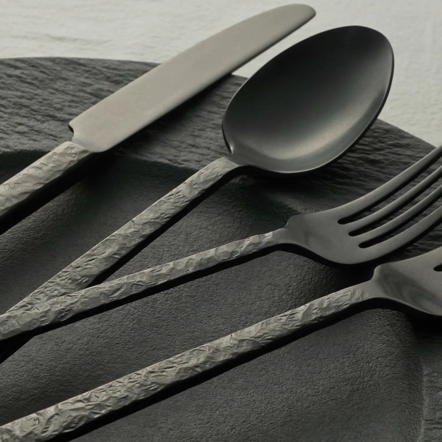 40 Pcs Black Hammered Silverware Set for 8, 18/10 Stainless Steel Heavy Duty Flatware Set, Tableware Cutlery Utensil