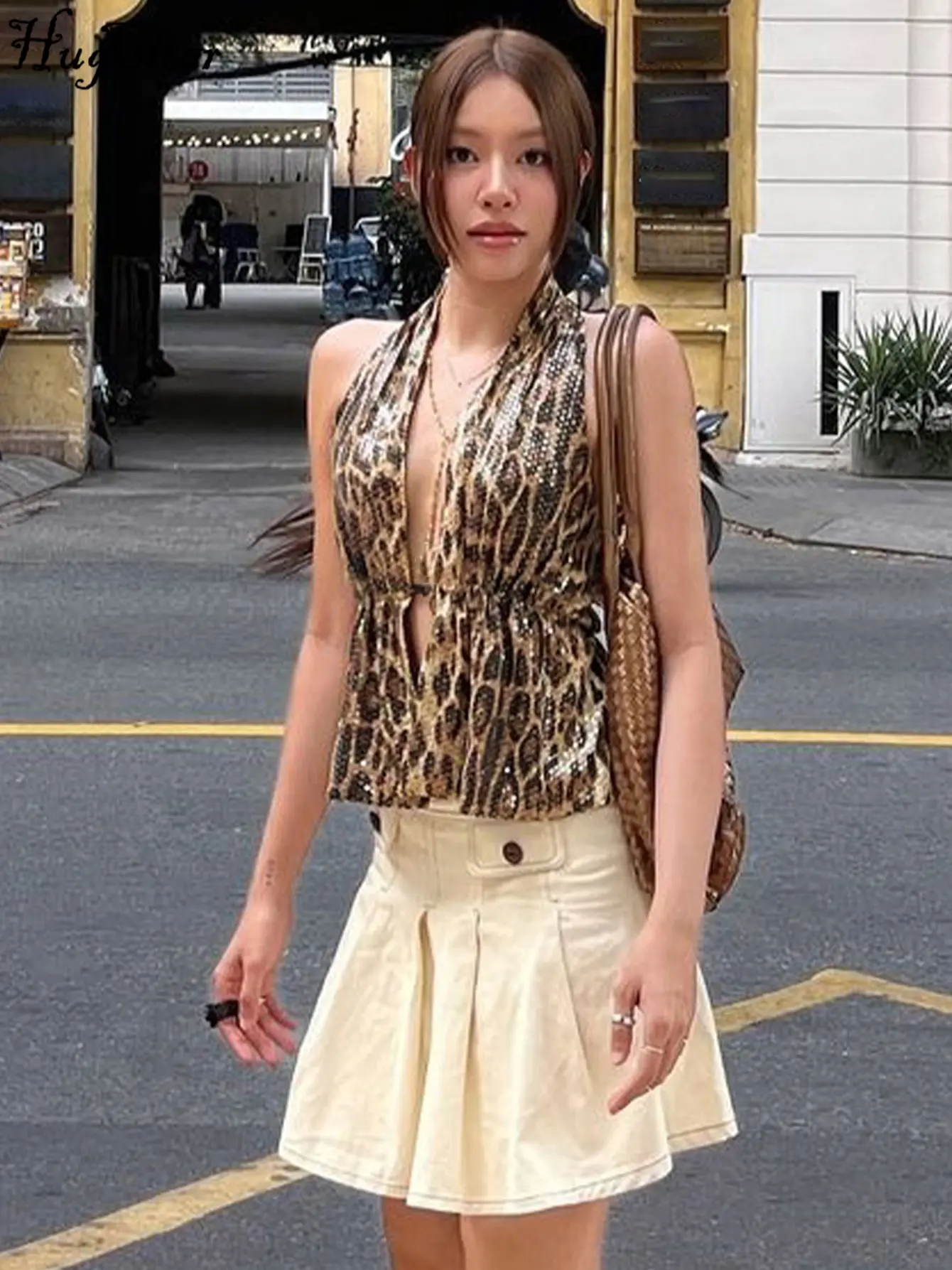 Hugcitar Fashion Sequined Leopard Halter V Neck Backless Sexy Bandage Crop Tank Top Summer Women Vacation Party Clothes Club