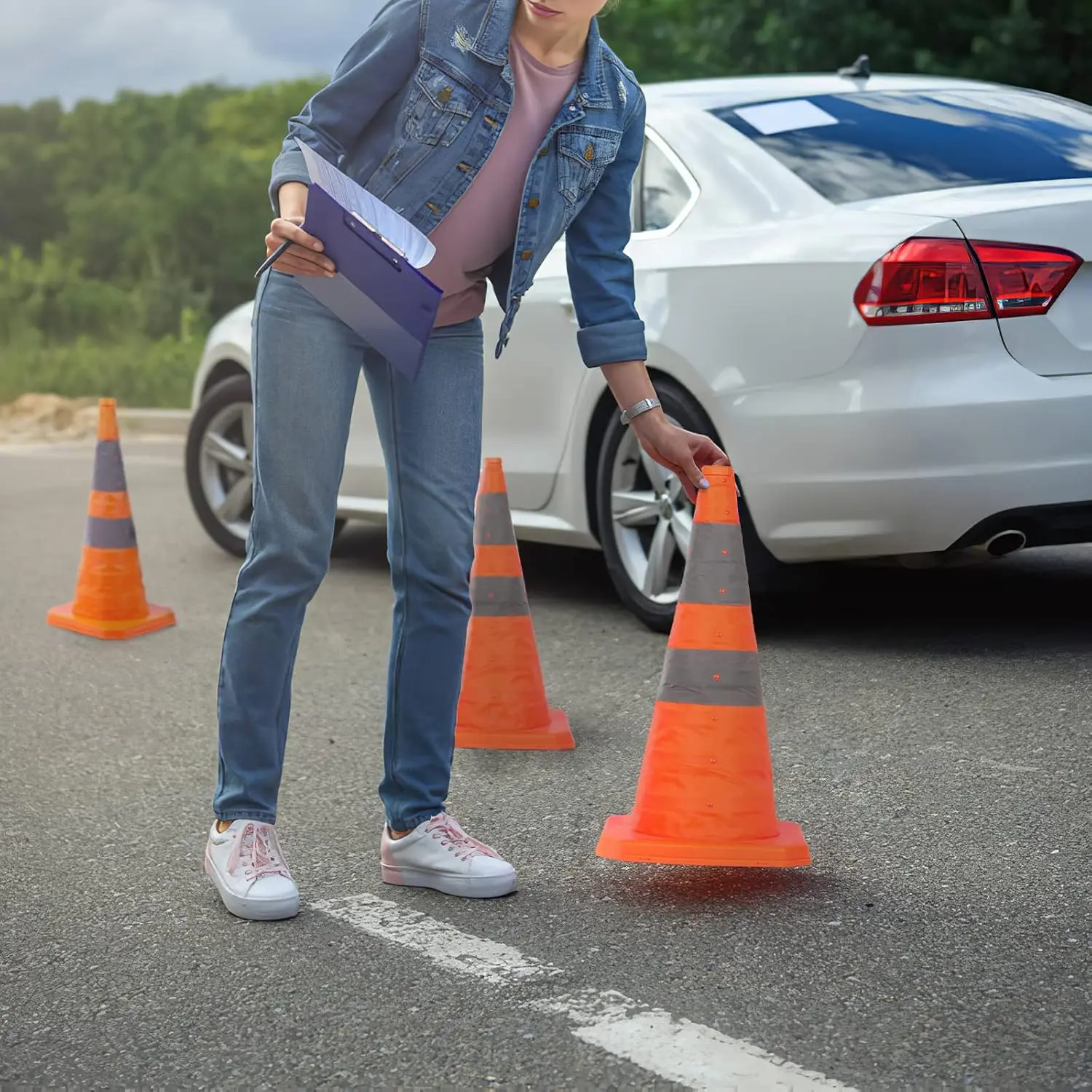 4 Pack 28 inch Collapsible Traffic Cones with LED Light, Safety Cones with Reflective Collars, Multi Purpose Pop Up Extendable