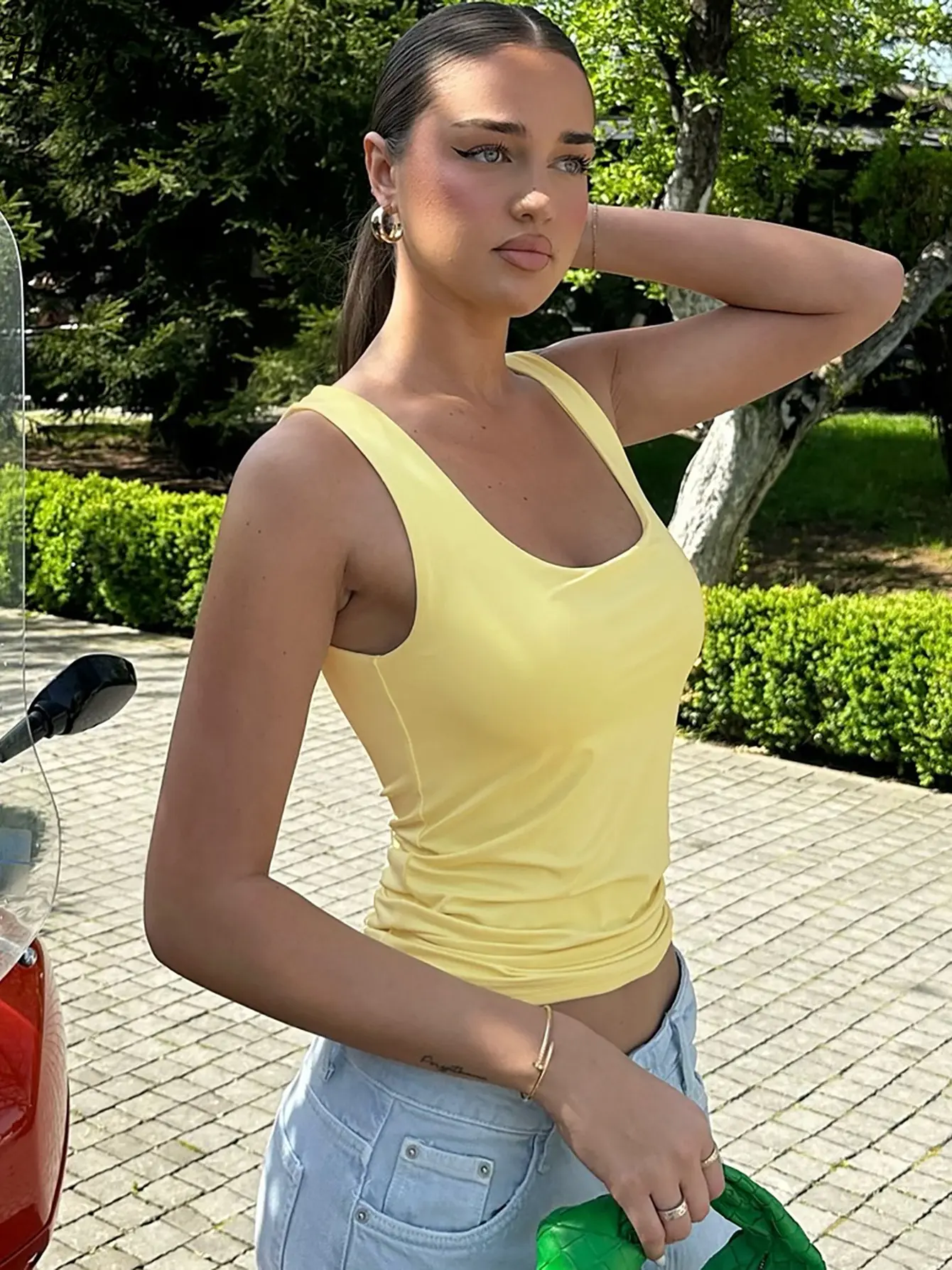 Hugcitar 2025 Square Collar Solid Sexy Slim Crop Tank Top Spring Summer Women Fashion Clothings Streetwear Vacation Fitness