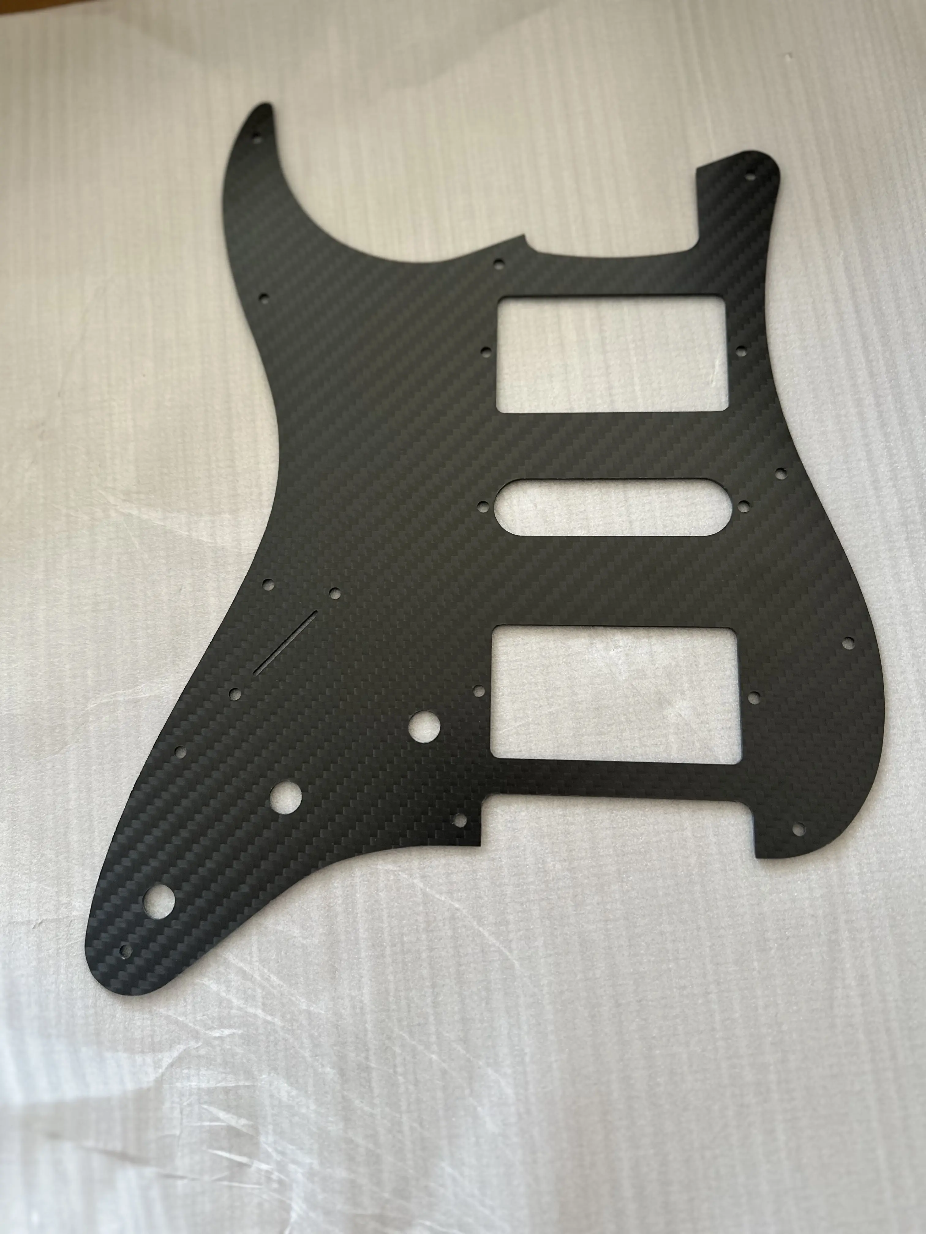 Electric Guitar Pickguard Carbon Fiber for USA Standard 11 Holes 3 Ply SSS HSH St Scratch Plate Guitar Pick Guard with Srews