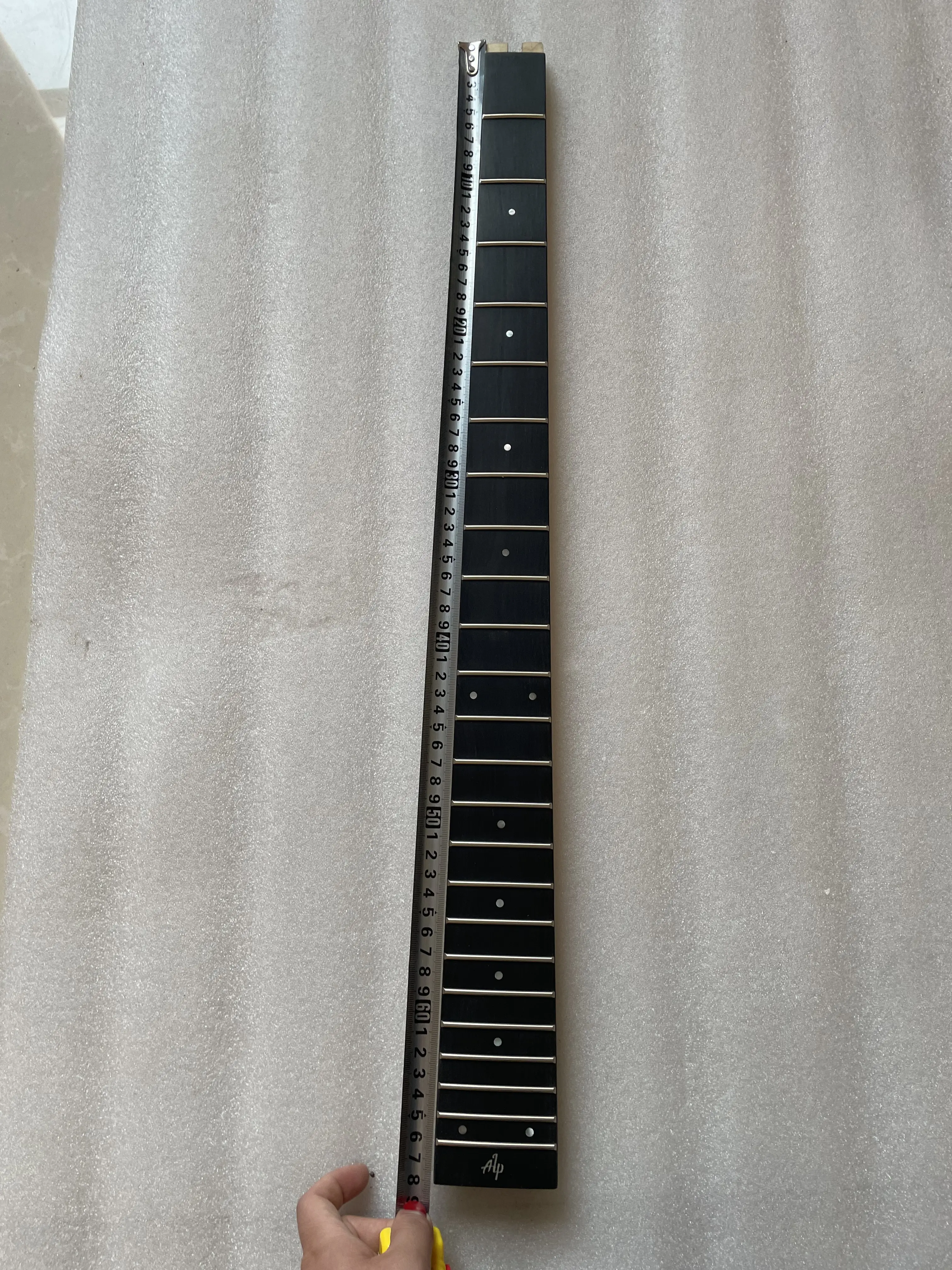 Headless Electric Bass Guitar,4 Strings, 24 Fret,Black Technology,Wood Fingerboard,Maple Neck, Scale Length 864mm, High Quality