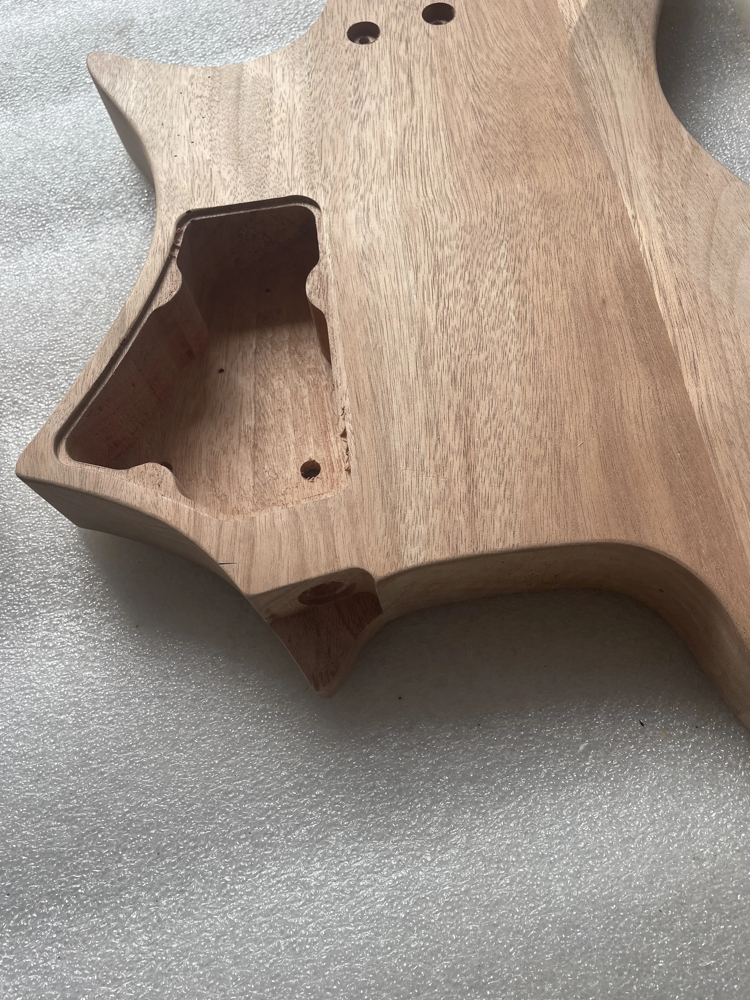 Customized Headless Electric Guitar Body, Unfinished Mahogany Flame Maple Veneer Top, 6 String DIY, 5.6cm Pocket