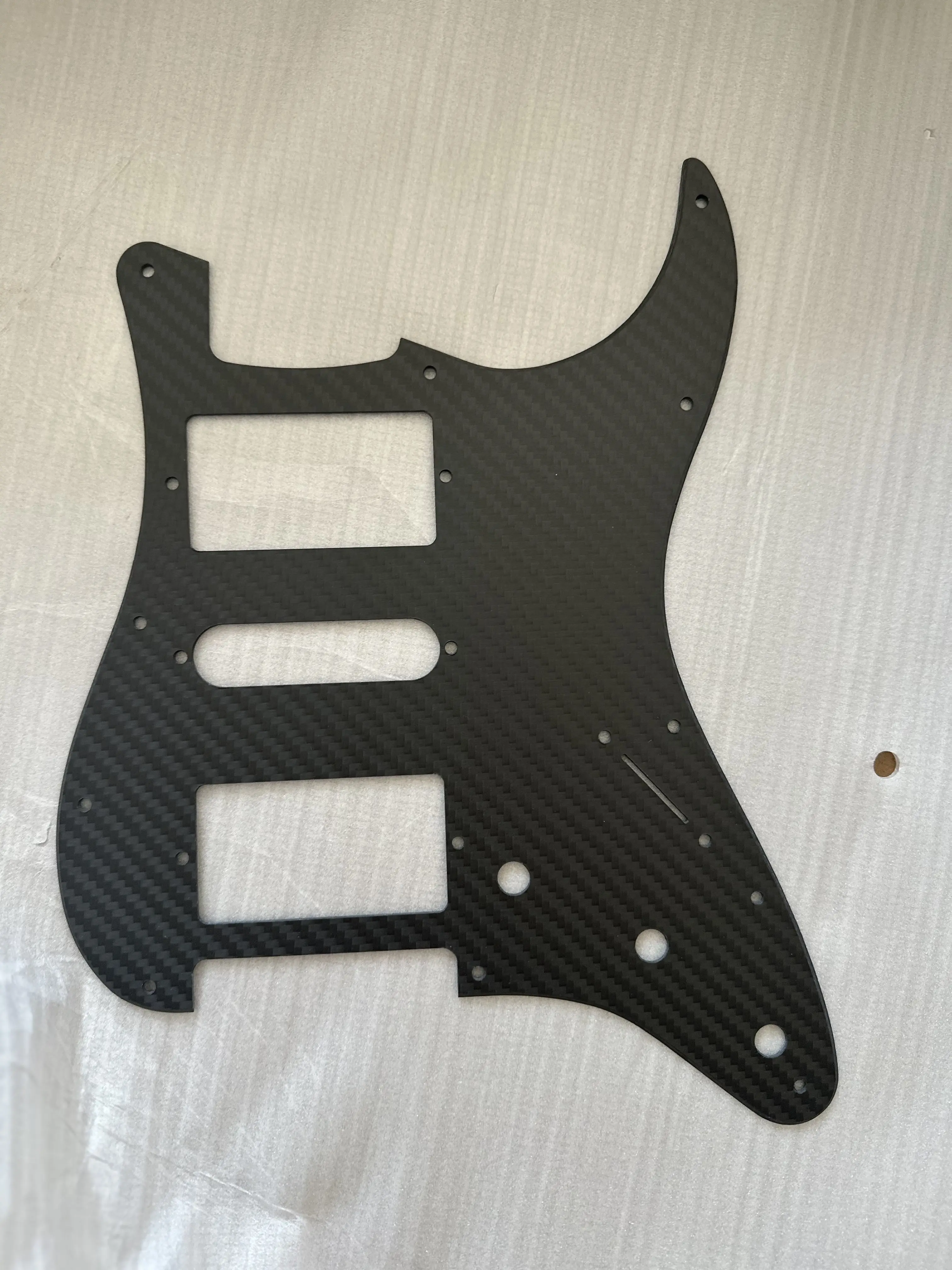 Electric Guitar Pickguard Carbon Fiber for USA Standard 11 Holes 3 Ply SSS HSH St Scratch Plate Guitar Pick Guard with Srews