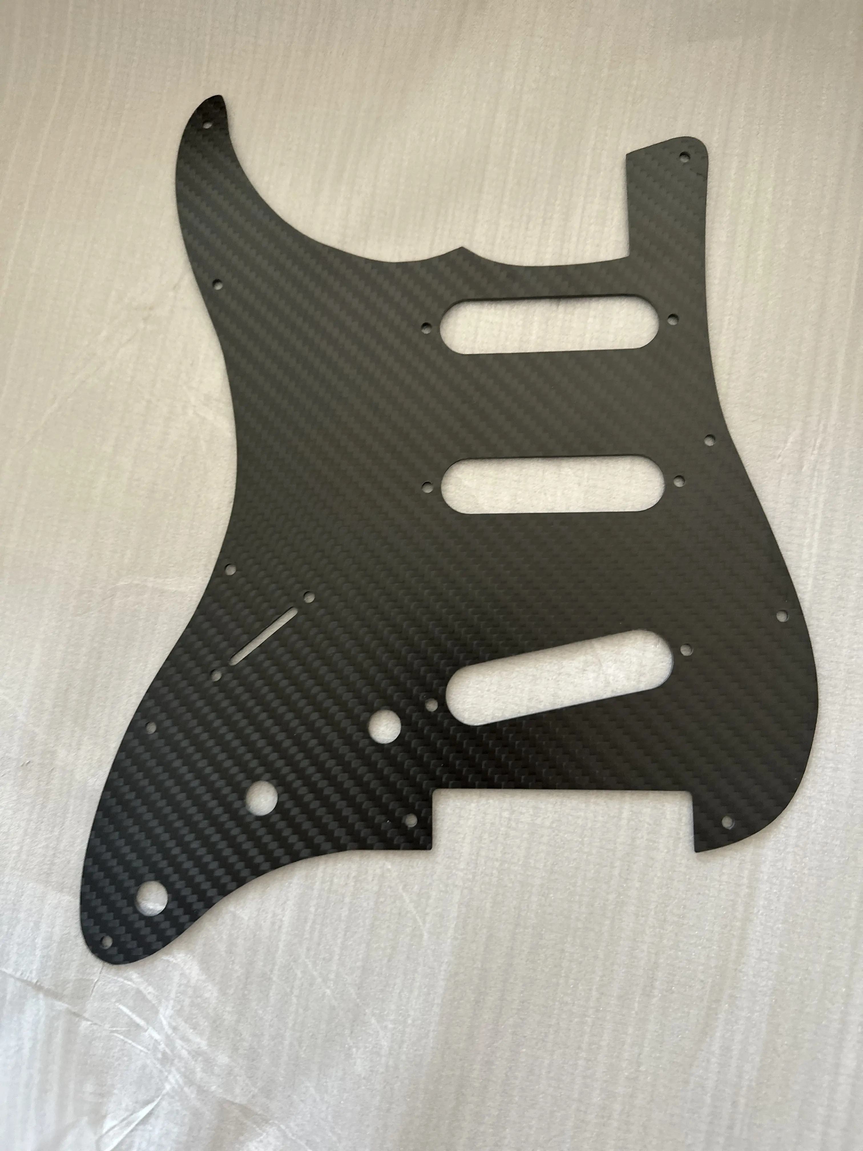 Electric Guitar Pickguard Carbon Fiber for USA Standard 11 Holes 3 Ply SSS HSH St Scratch Plate Guitar Pick Guard with Srews