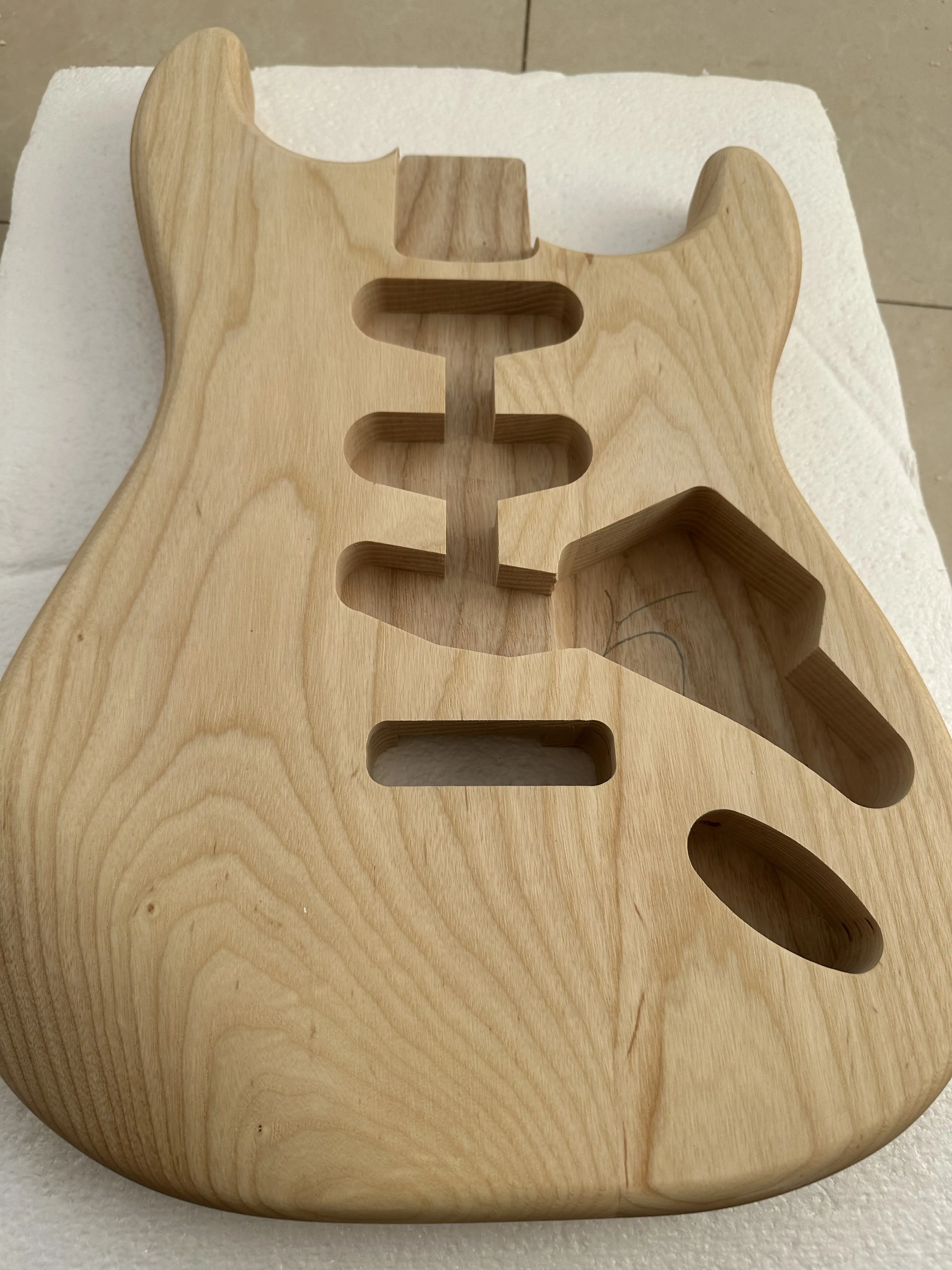 Beautiful DIY electric guitar body Blank Ash Guitar Barrel Unfinished SSS ST Guitar body  Hollow Ashwood for sale 5.7cm Pocket