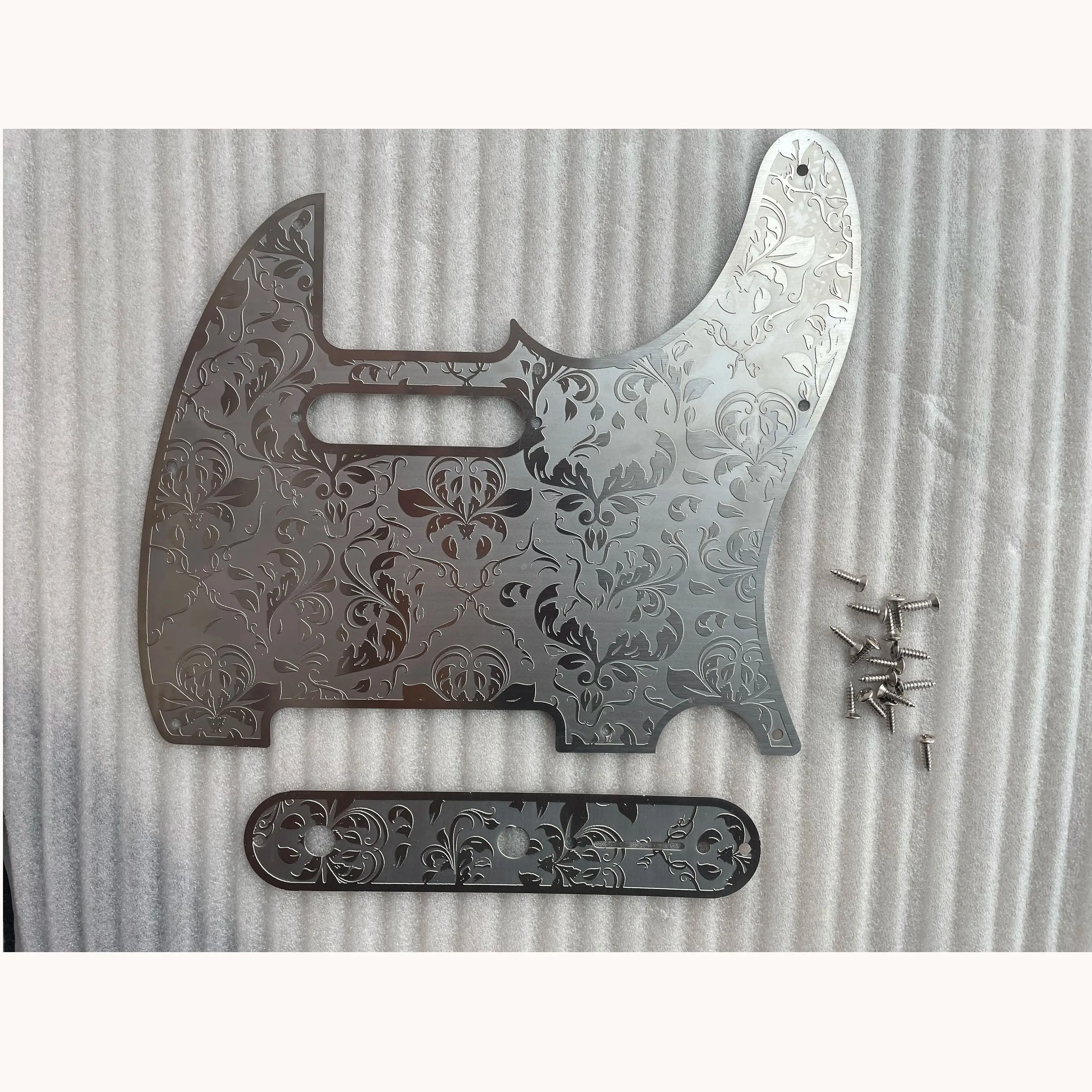Costom Metal Pickguard 11 Holes 3 Ply Electric Guitar Pickguard Carved Pattern Stainless Scratch Plate SSS with Screws