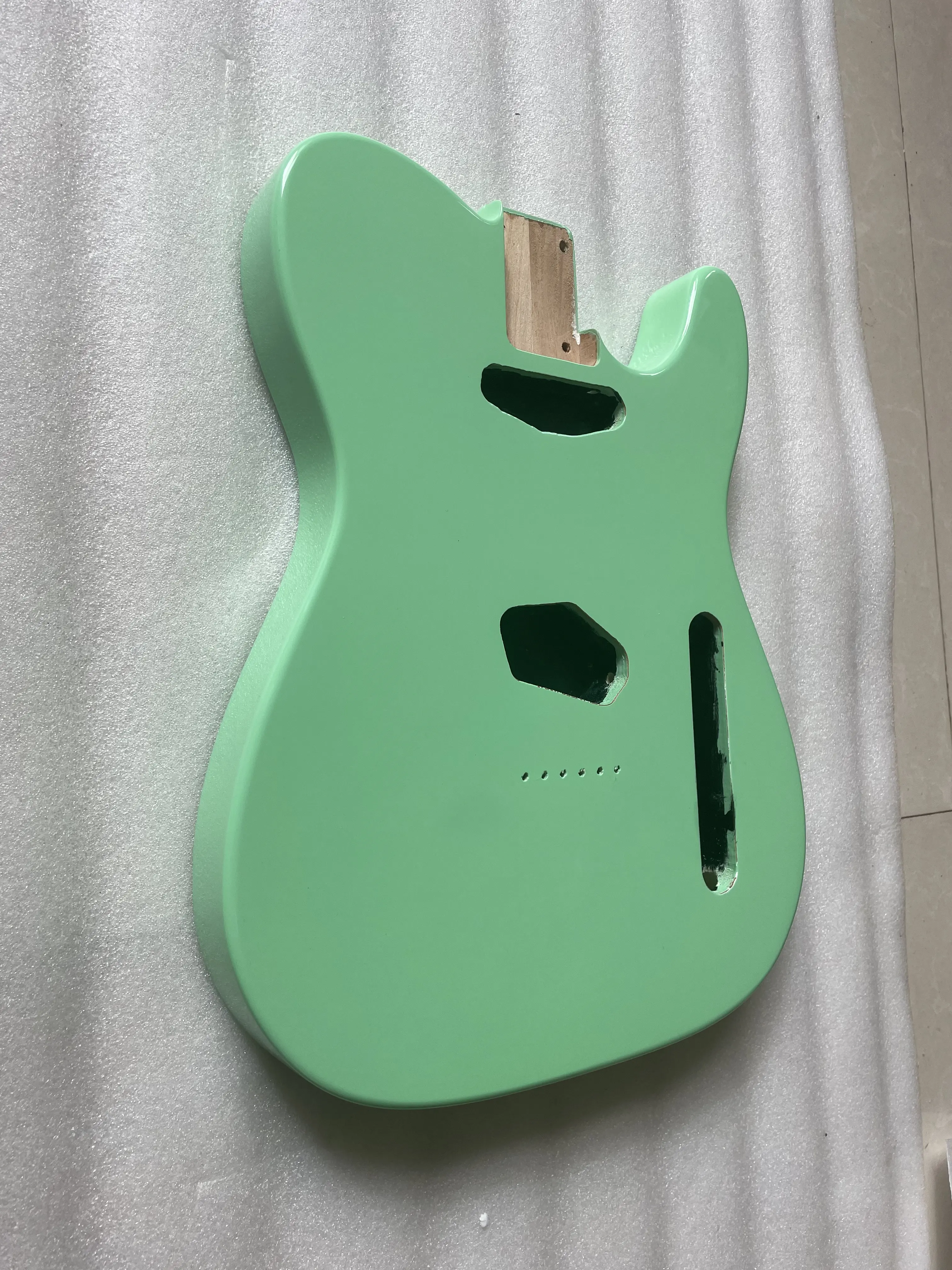 Alder Wood Guitar Body Gloss Finished, Handmade Orange Color, Custom Eectric Guitar Barrel Replacement, High Quality, 5.56cm