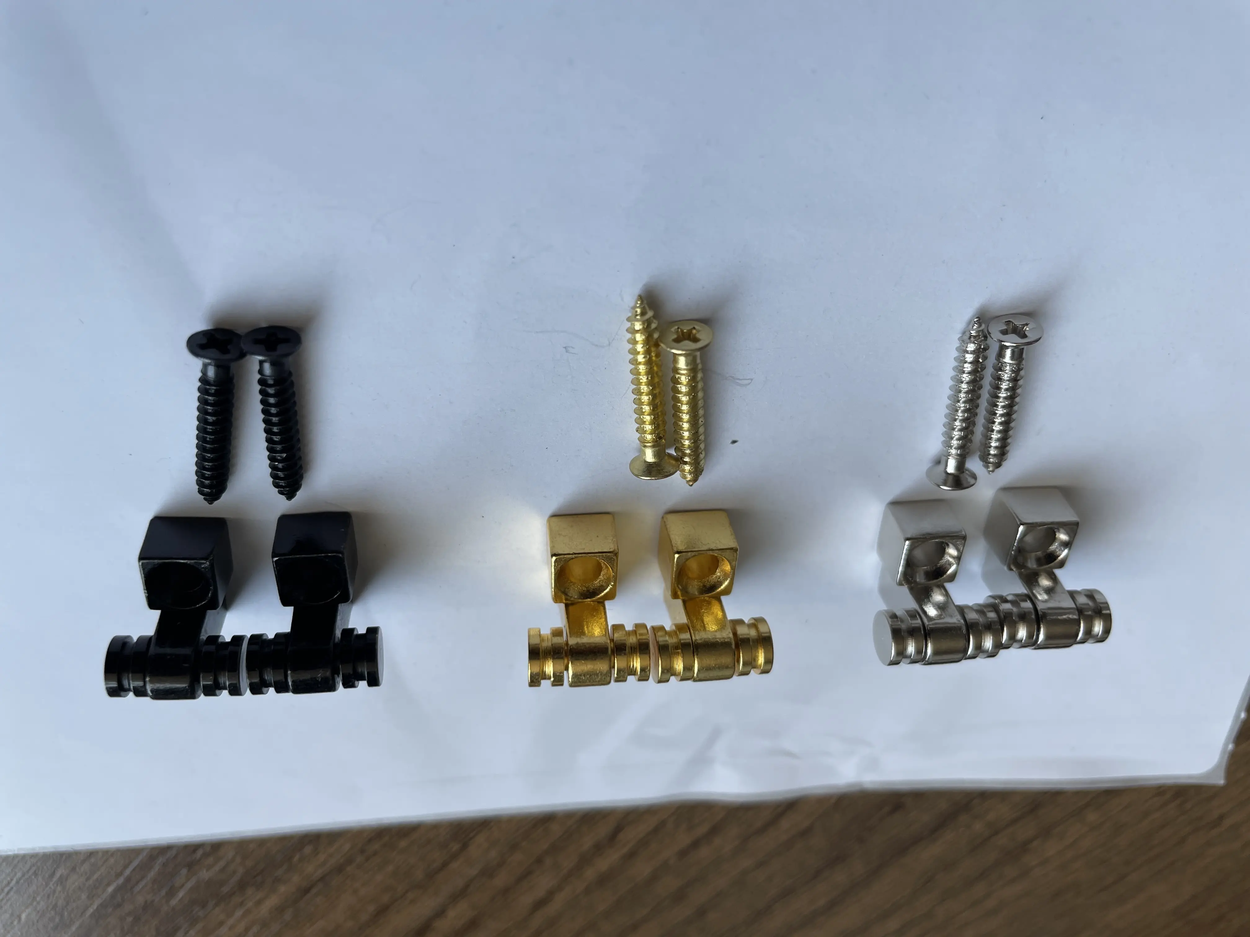 1Pair/2Pcs High Quality Mounting Guitars Strings Retainer Tree Guide Electric Guitar Roller String Trees Black/Chrome/Golden
