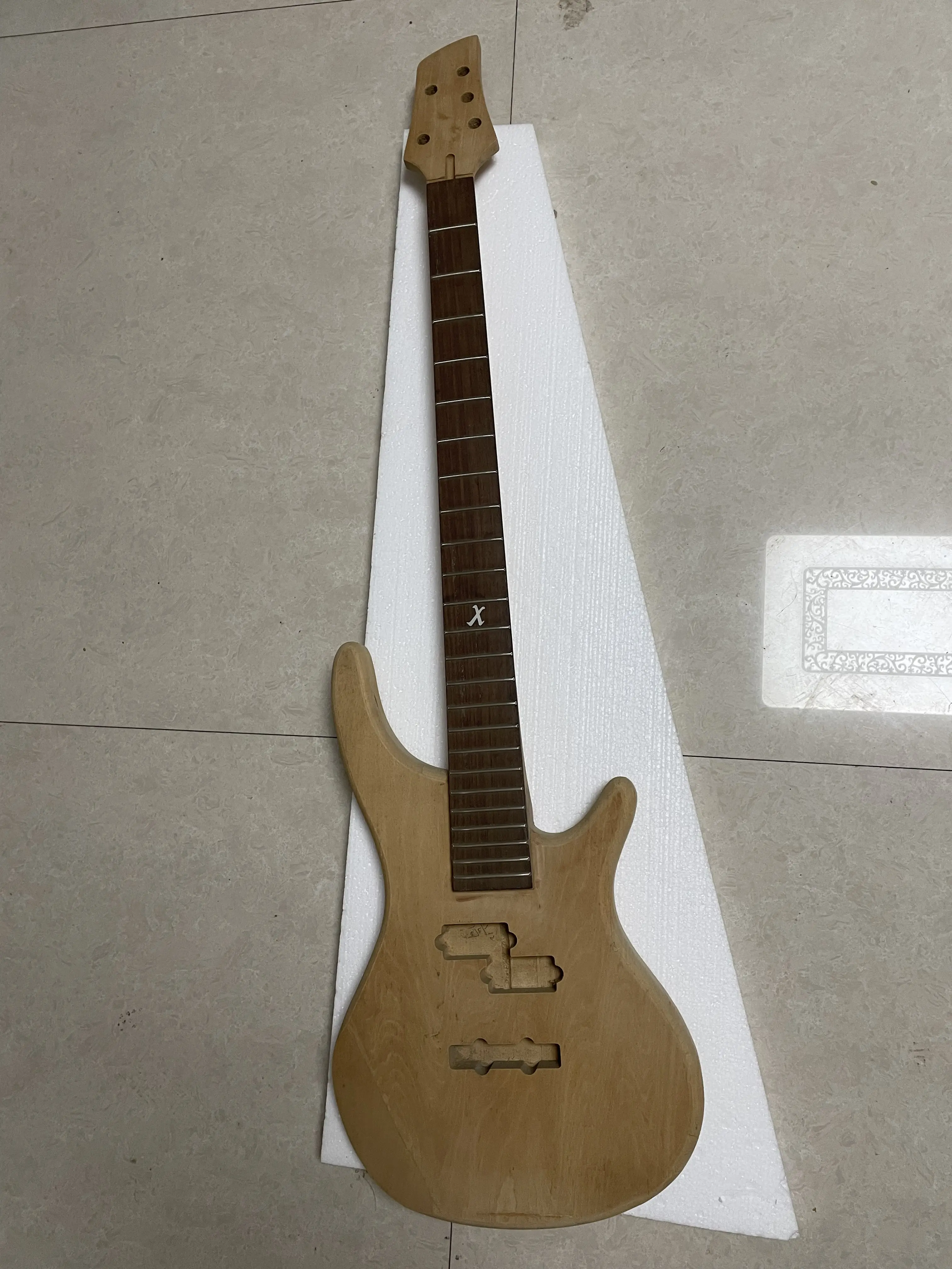 Factory Stock Customized 5 Strings Only One Electric Bass Guitar Unfinished Bassguitar Rosewood Fretboard Unfinished
