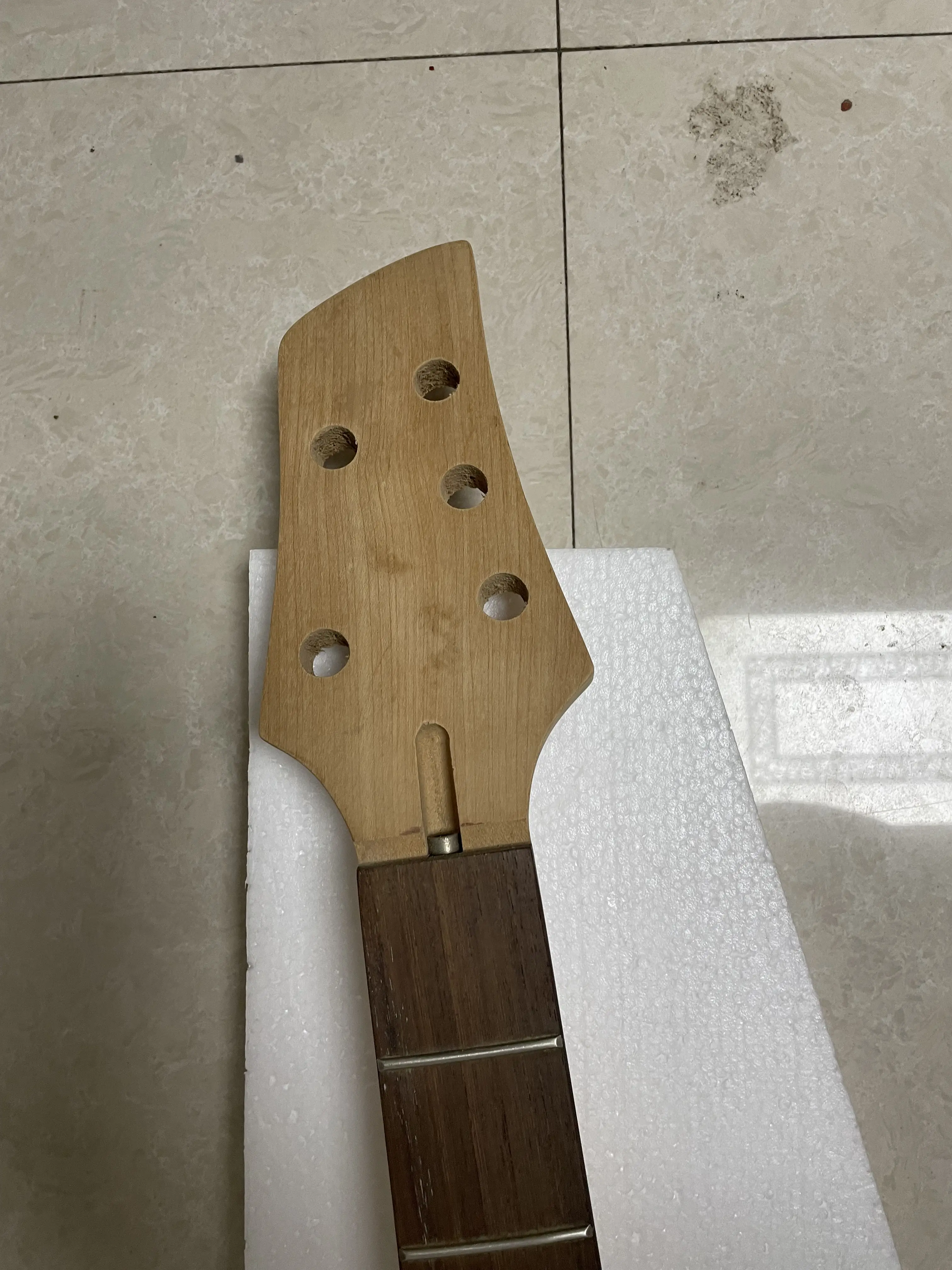 Factory Stock Customized 5 Strings Only One Electric Bass Guitar Unfinished Bassguitar Rosewood Fretboard Unfinished