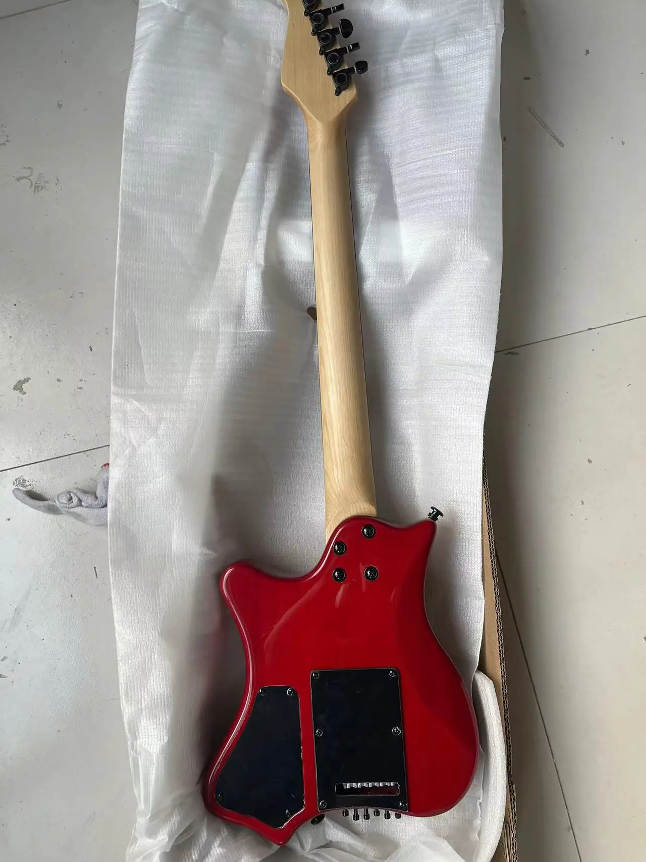 Super beautiful customized electric guitar floyd rose high quality mahogany flame maple veneer flower pattern inlayed fretboard
