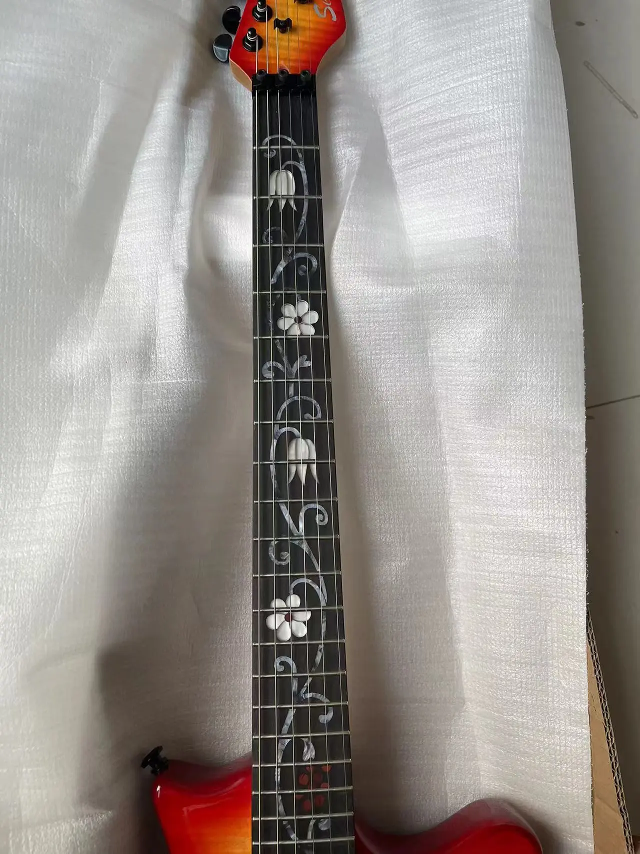 Super beautiful customized electric guitar floyd rose high quality mahogany flame maple veneer flower pattern inlayed fretboard