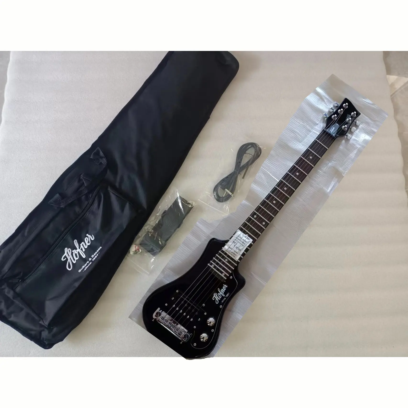 Mini Electric Guitar with High Gloss Red Color, Free Cotton Soft Bag, High Quality, Easy Taking Travel Guitar, 34 in, 6 Strings